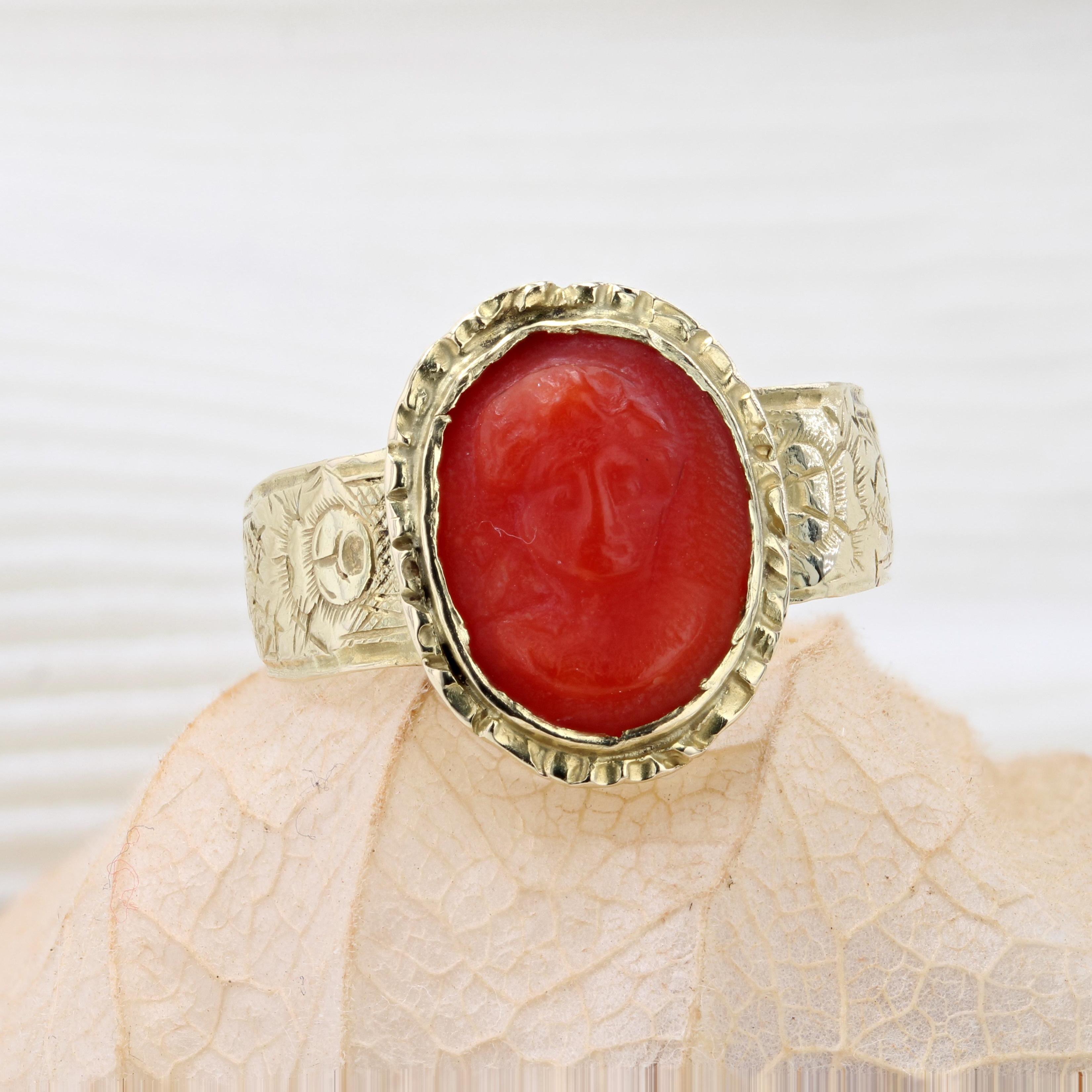 Belle Époque 20th Century 18 Karat Yellow Gold Cameo Coral Ring For Sale