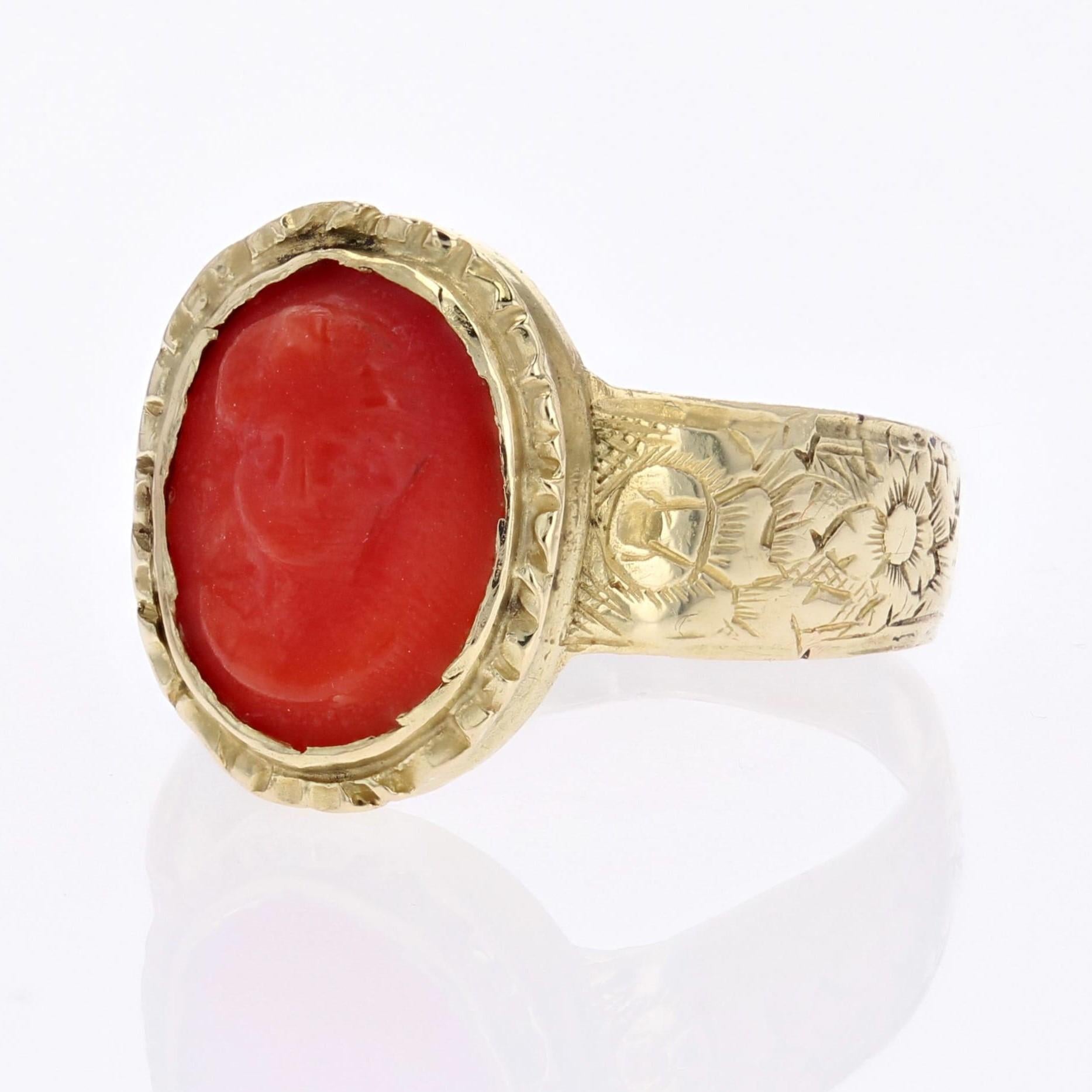 20th Century 18 Karat Yellow Gold Cameo Coral Ring For Sale 2