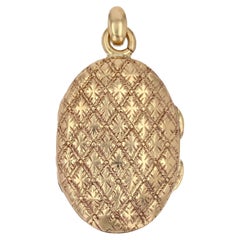 20th Century 18 Karat Yellow Gold Chiseled Locket Pendant