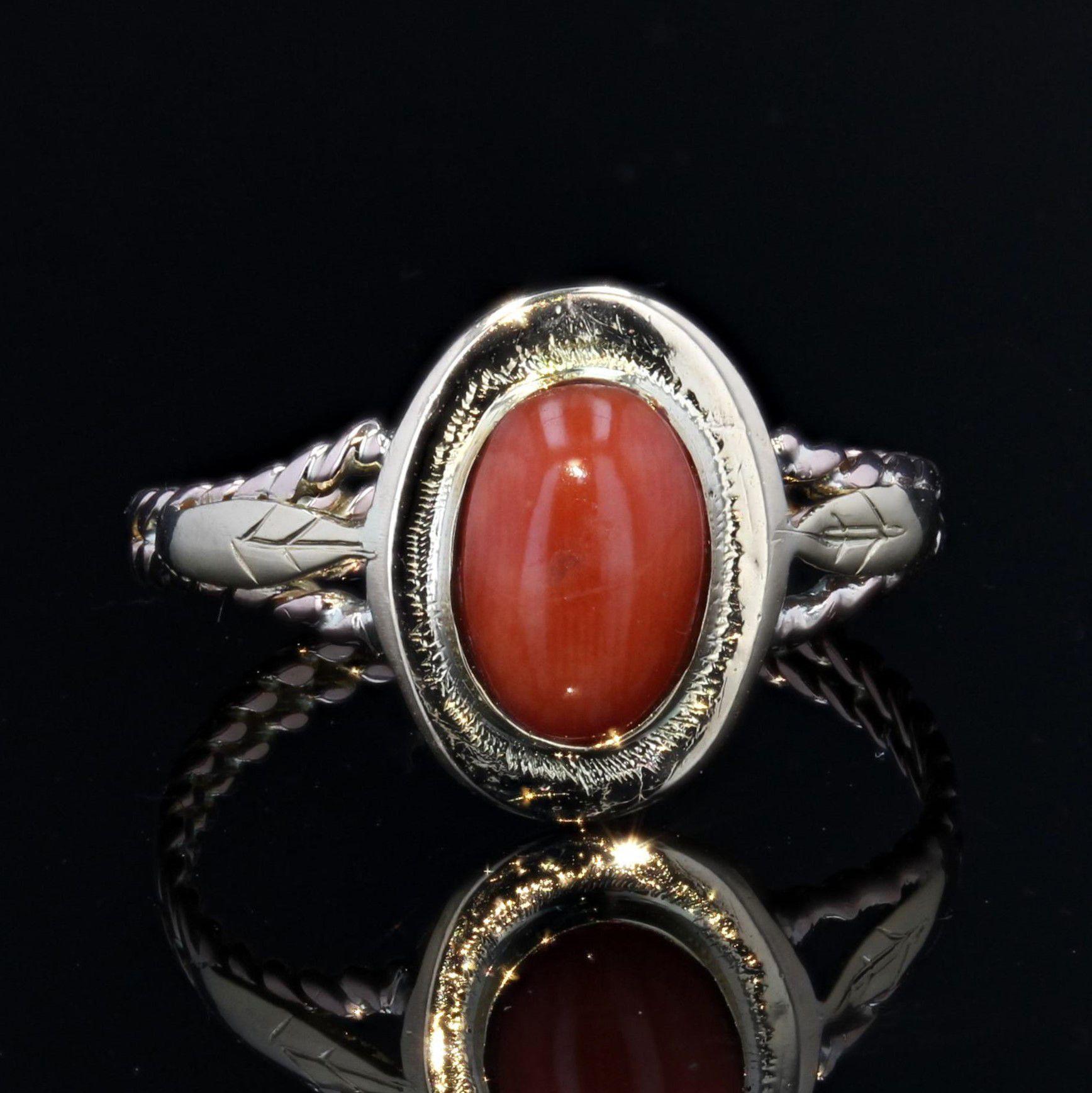 20th Century 18 Karat Yellow Gold Coral Ring For Sale 1