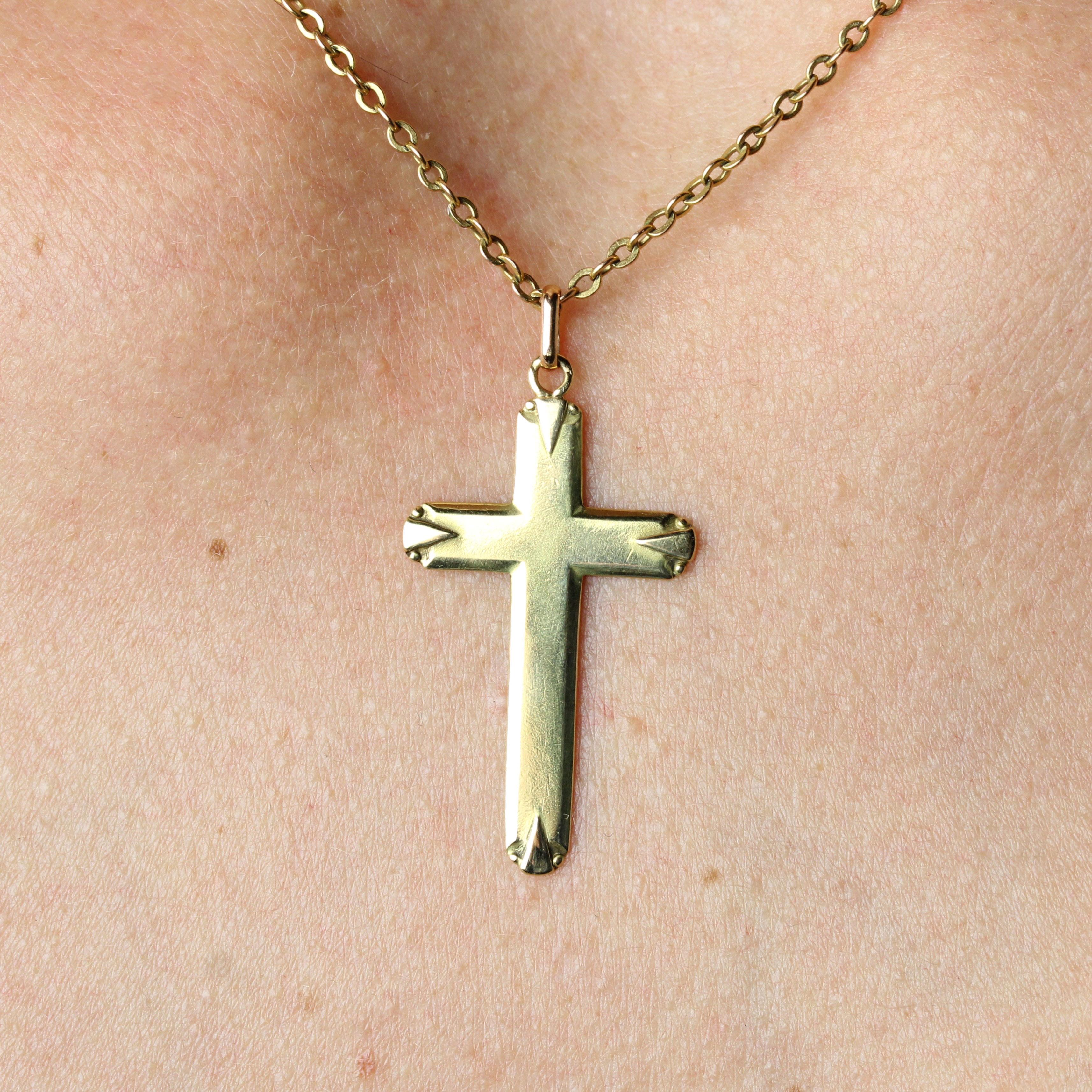 Pendentif croix en or jaune 18 carats du 20e siècle en vente 1