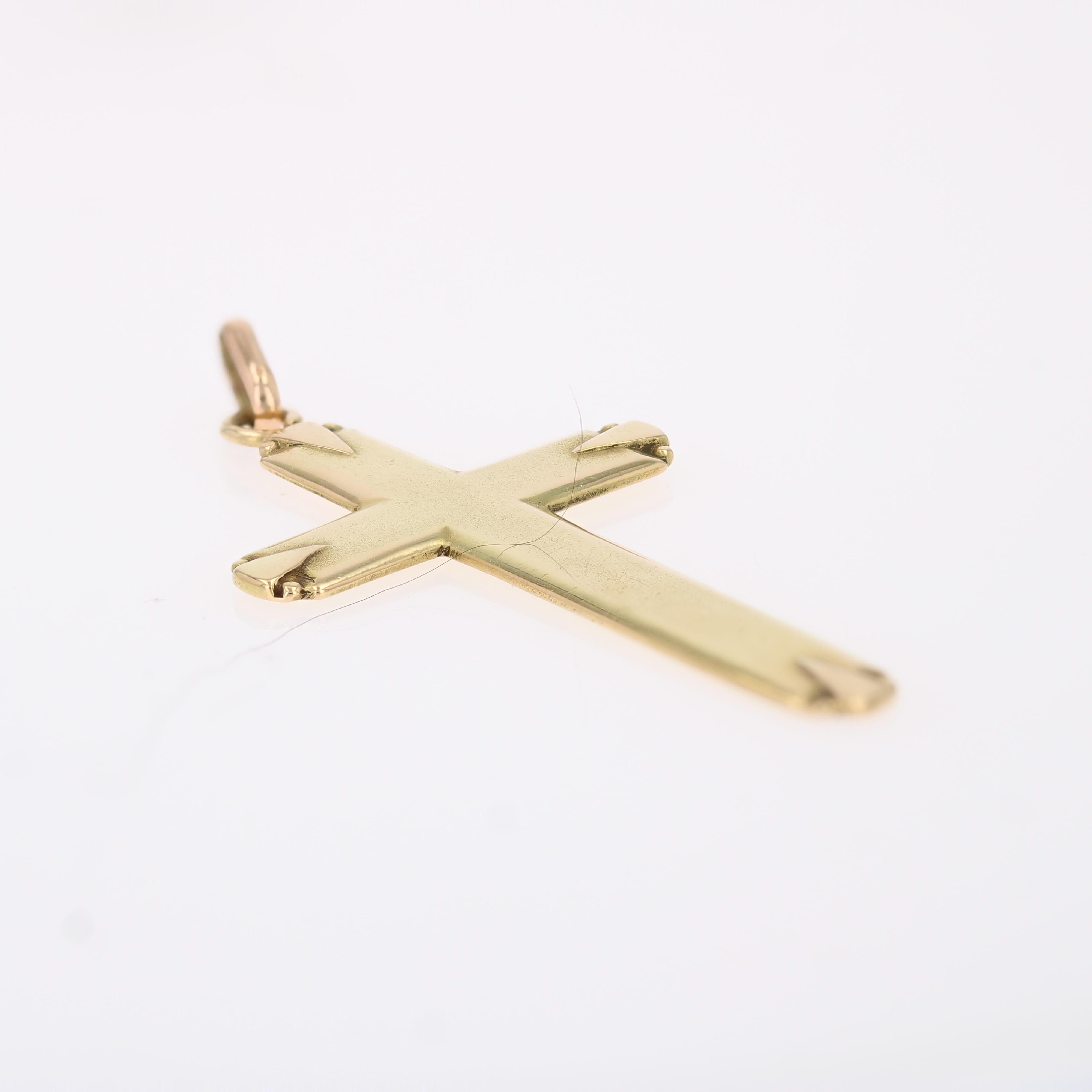 Pendentif croix en or jaune 18 carats du 20e siècle en vente 2