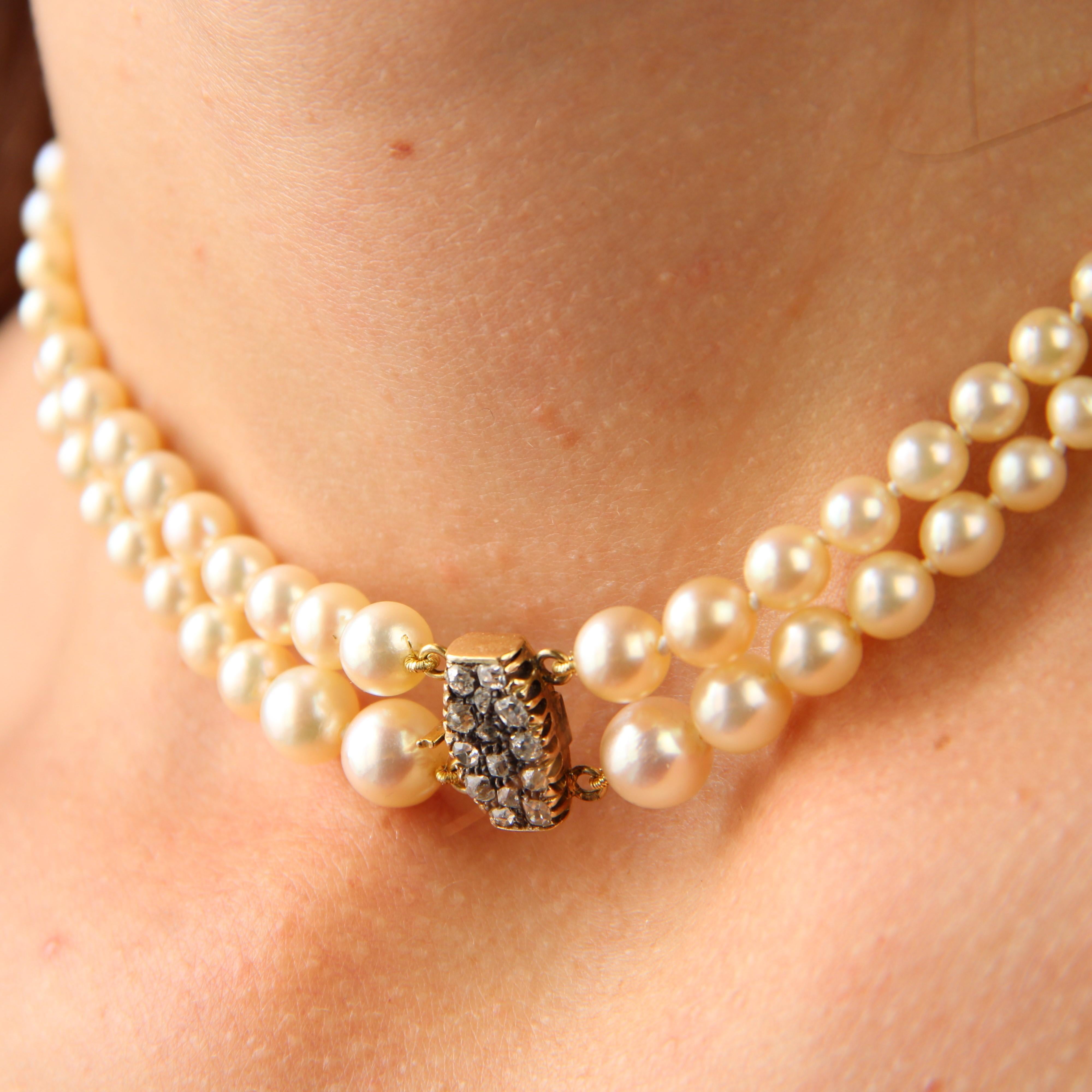 20e siècle Collier à double rangée de perles de culture en or jaune 18 carats et diamants en vente 5