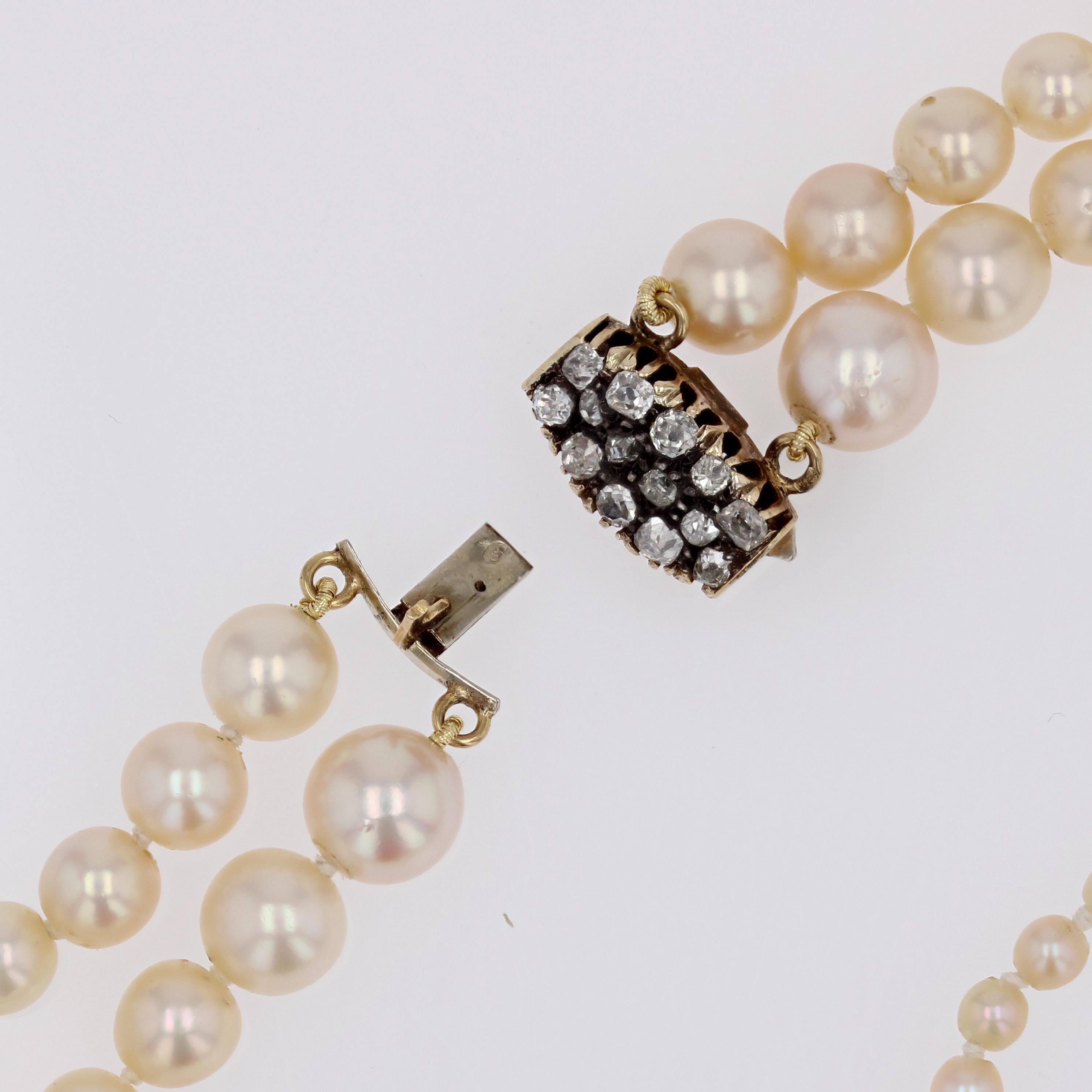 20e siècle Collier à double rangée de perles de culture en or jaune 18 carats et diamants en vente 7