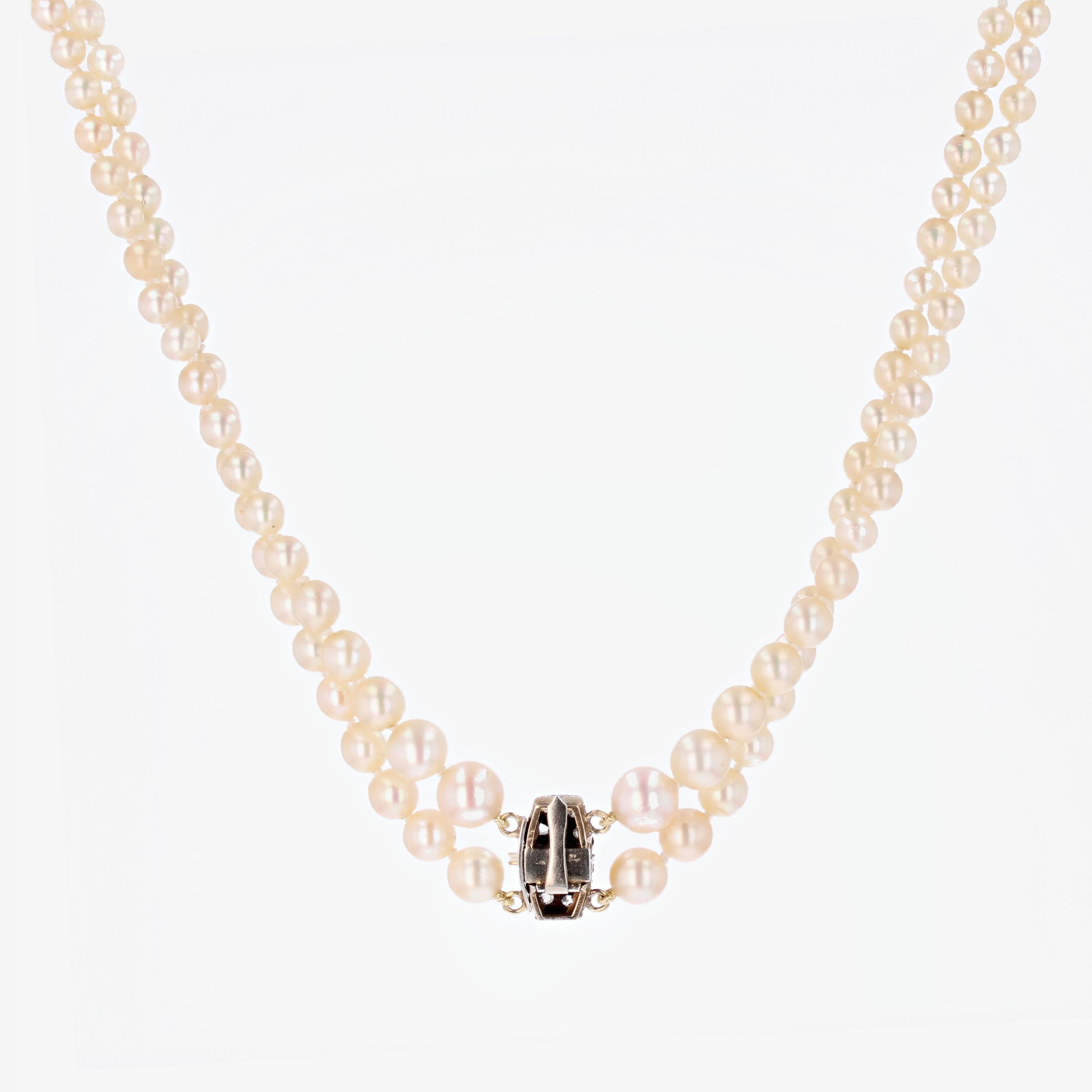 20e siècle Collier à double rangée de perles de culture en or jaune 18 carats et diamants en vente 9