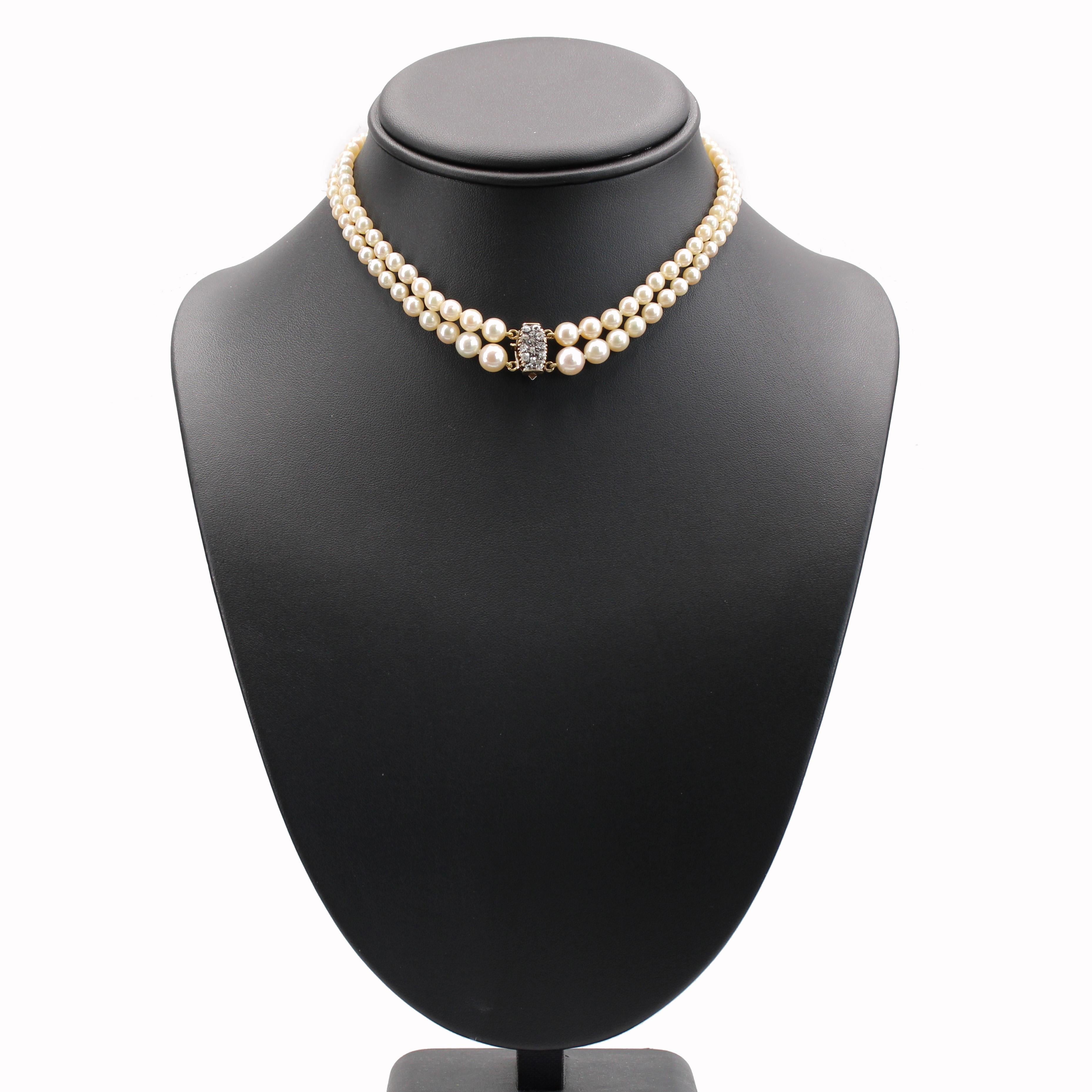 20e siècle Collier à double rangée de perles de culture en or jaune 18 carats et diamants en vente 2