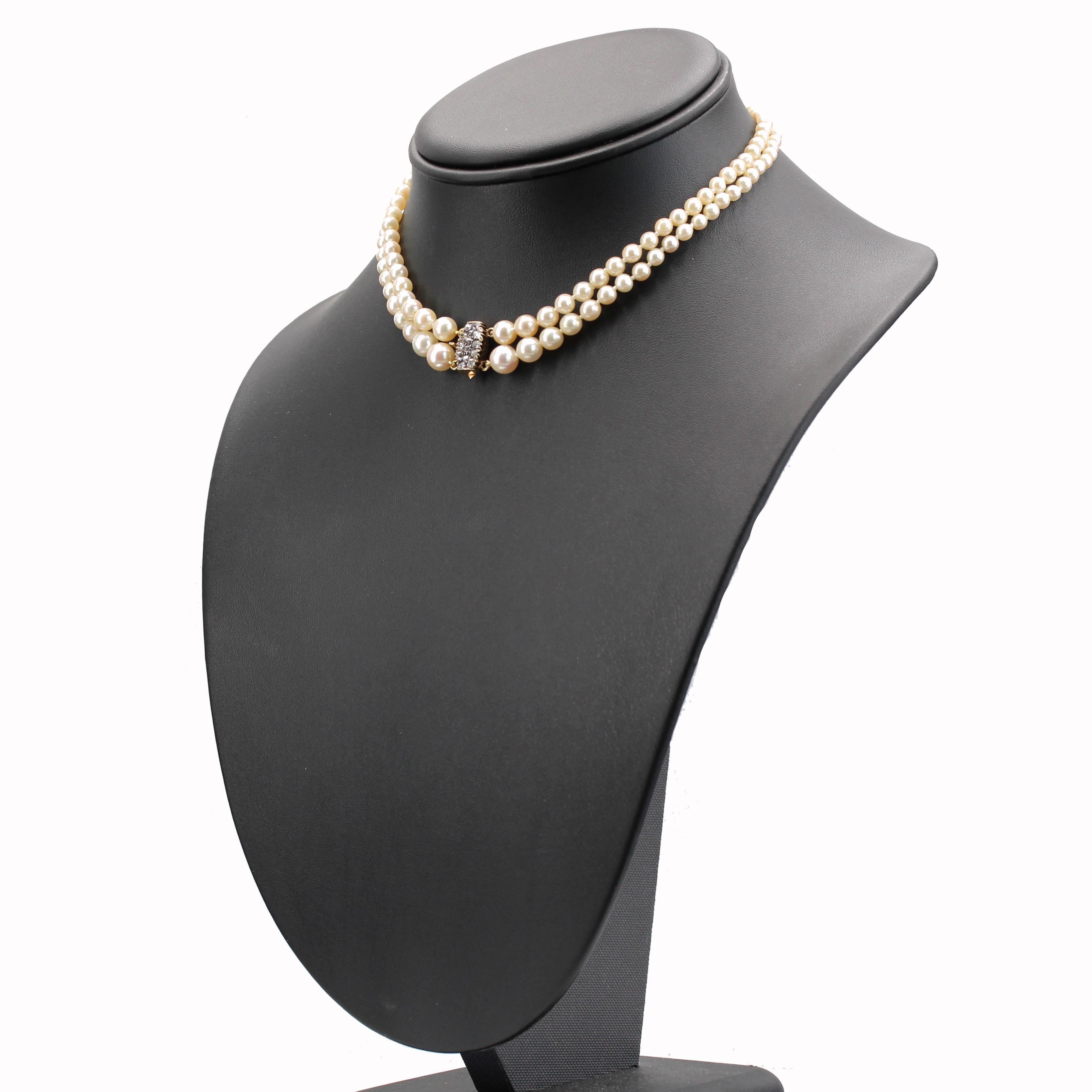 20e siècle Collier à double rangée de perles de culture en or jaune 18 carats et diamants en vente 3