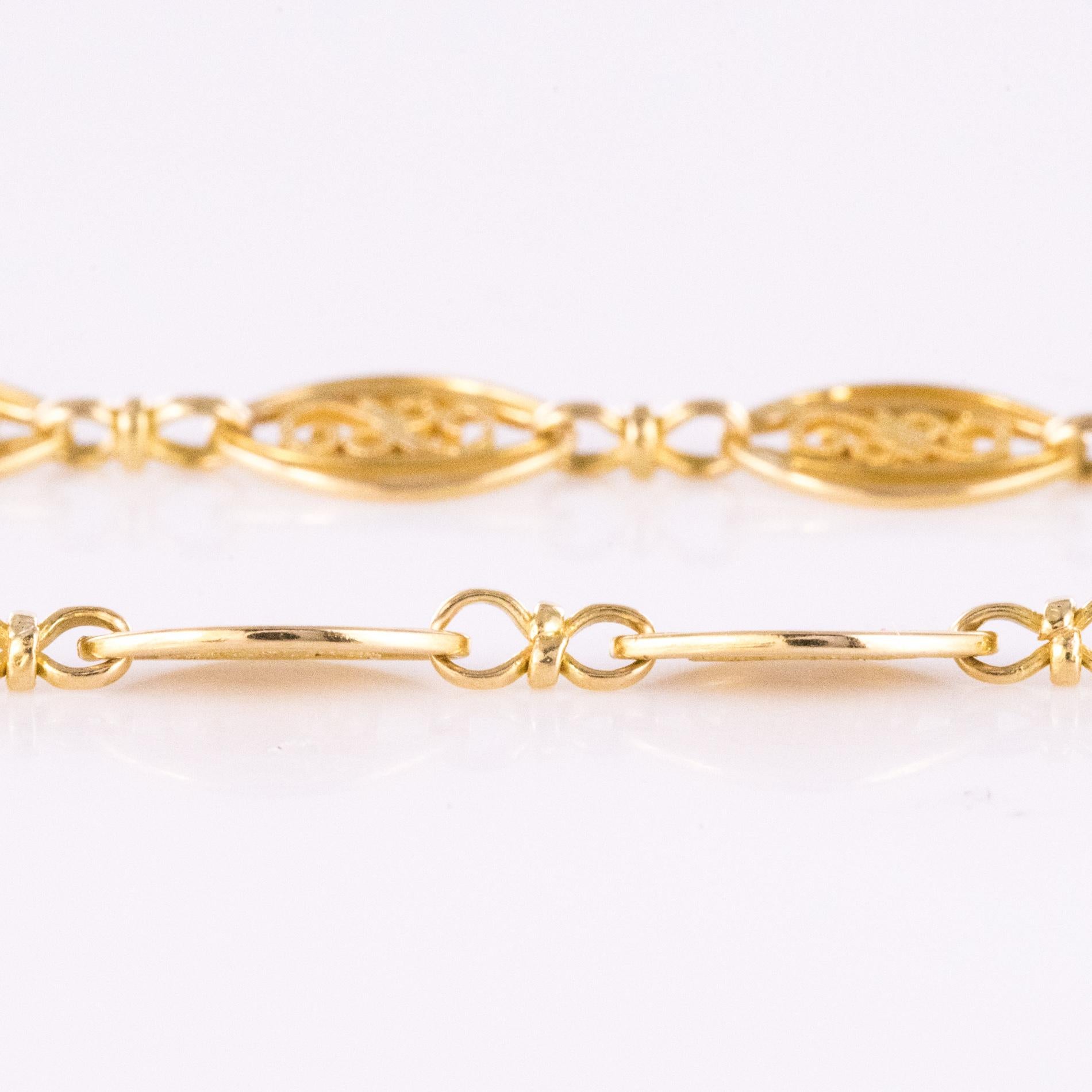 Belle Époque 20th Century 18 Karat Yellow Gold Filigree Long Chain Necklace