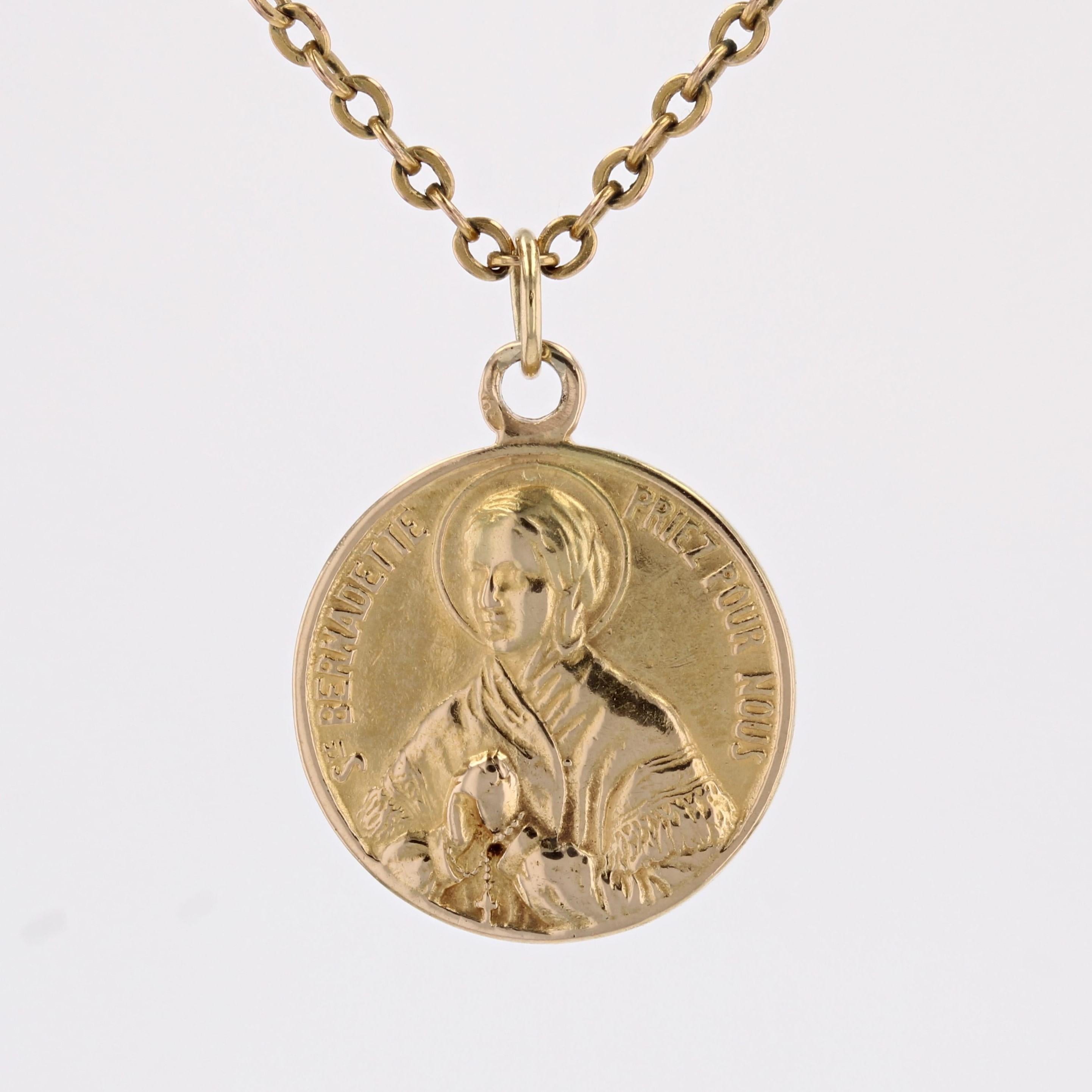20th Century 18 Karat Yellow Gold Saint Bernadette Medal Pendant For Sale 2