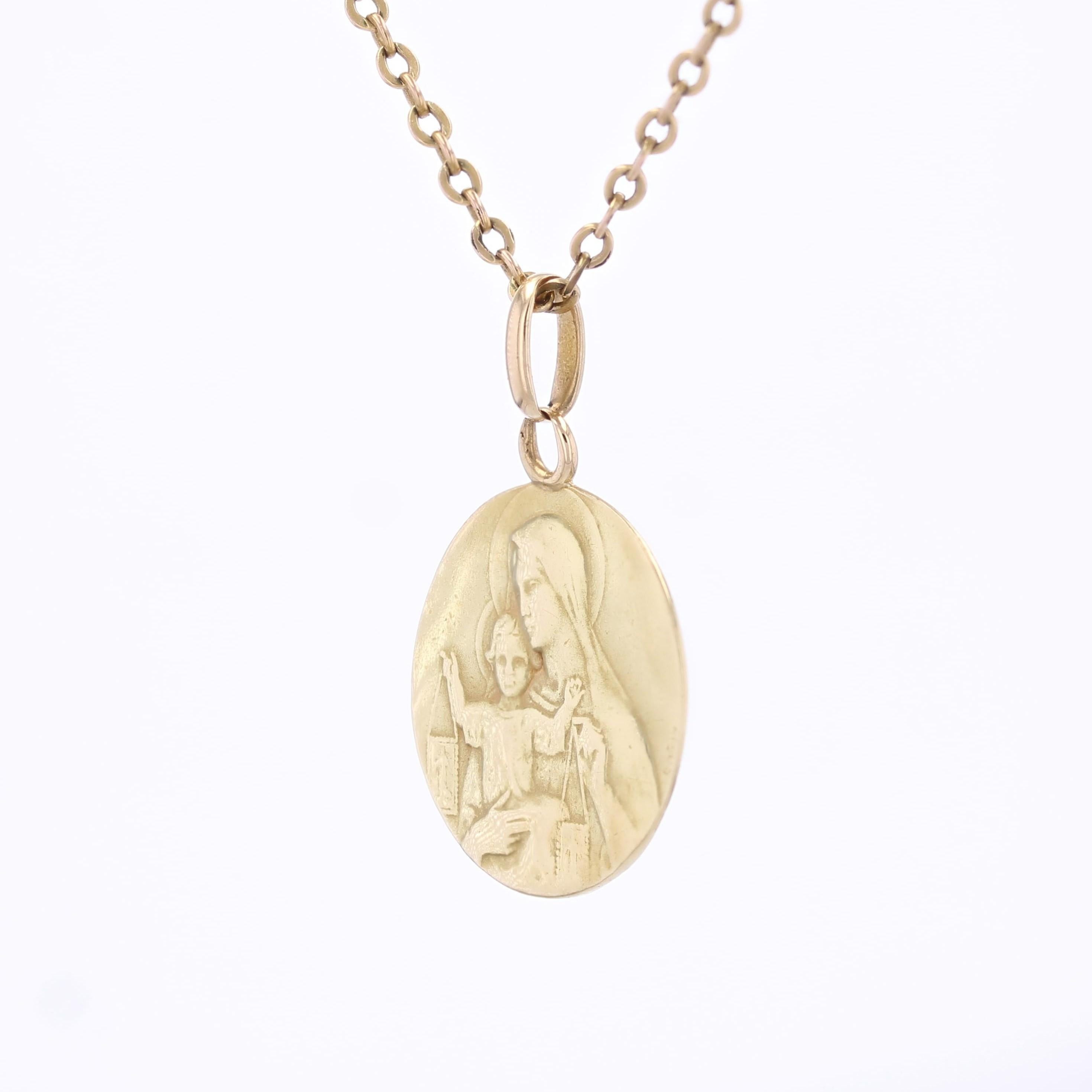 Pendentif médaille scapulaire en or jaune 18 carats du 20e siècle en vente 1