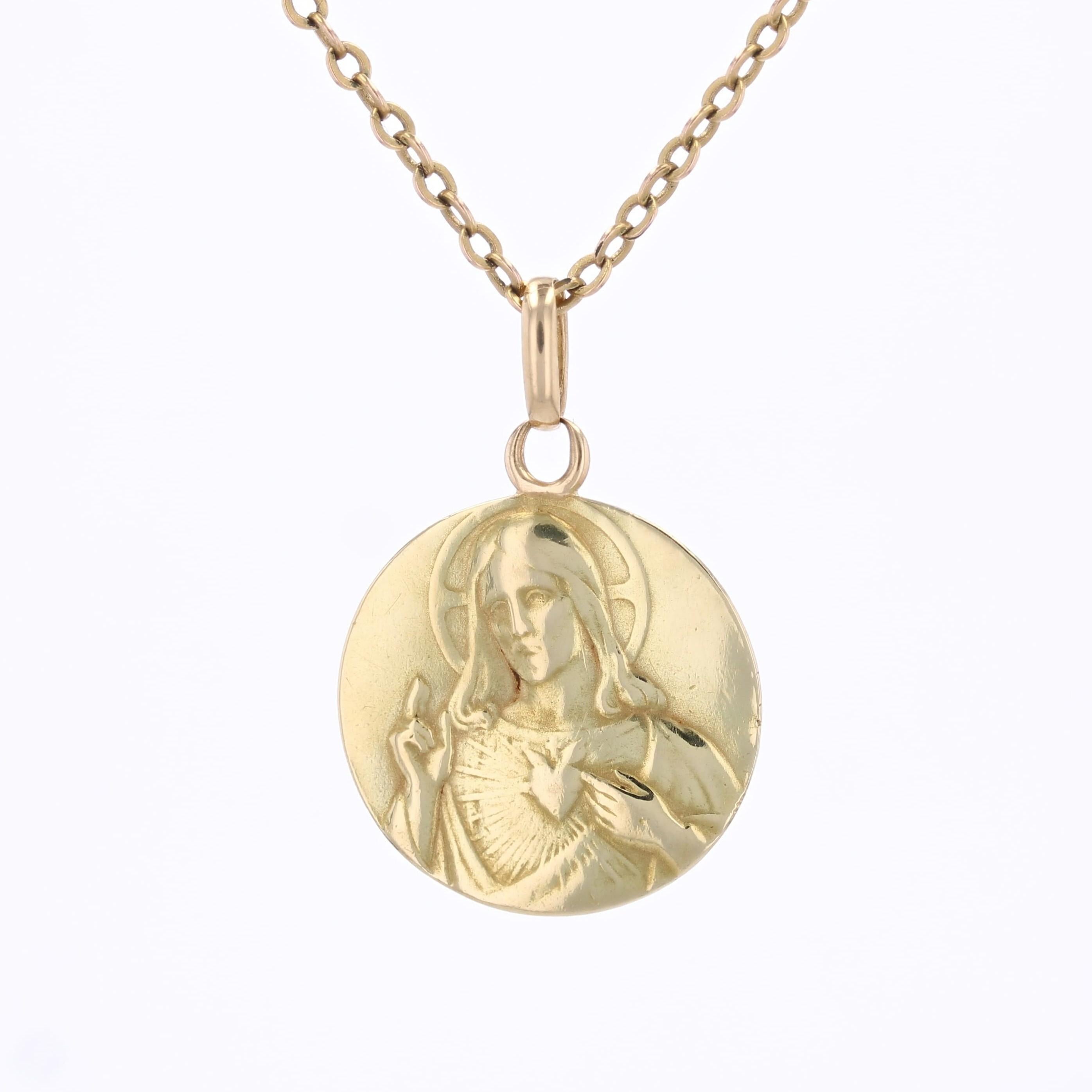 Pendentif médaille scapulaire en or jaune 18 carats du 20e siècle en vente 4