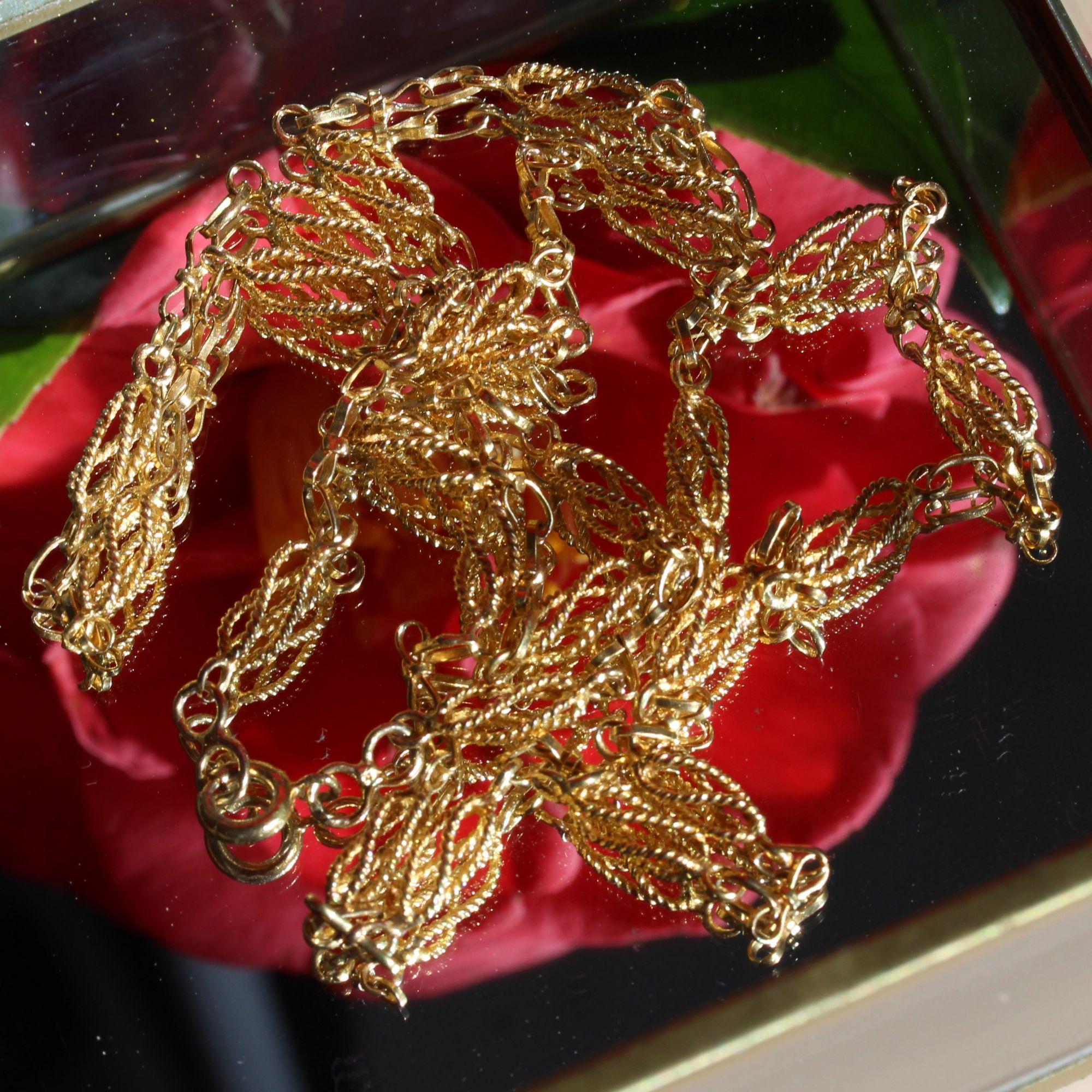 20th Century 18 Karat Yellow Gold Twisted Links Long Necklace For Sale 5