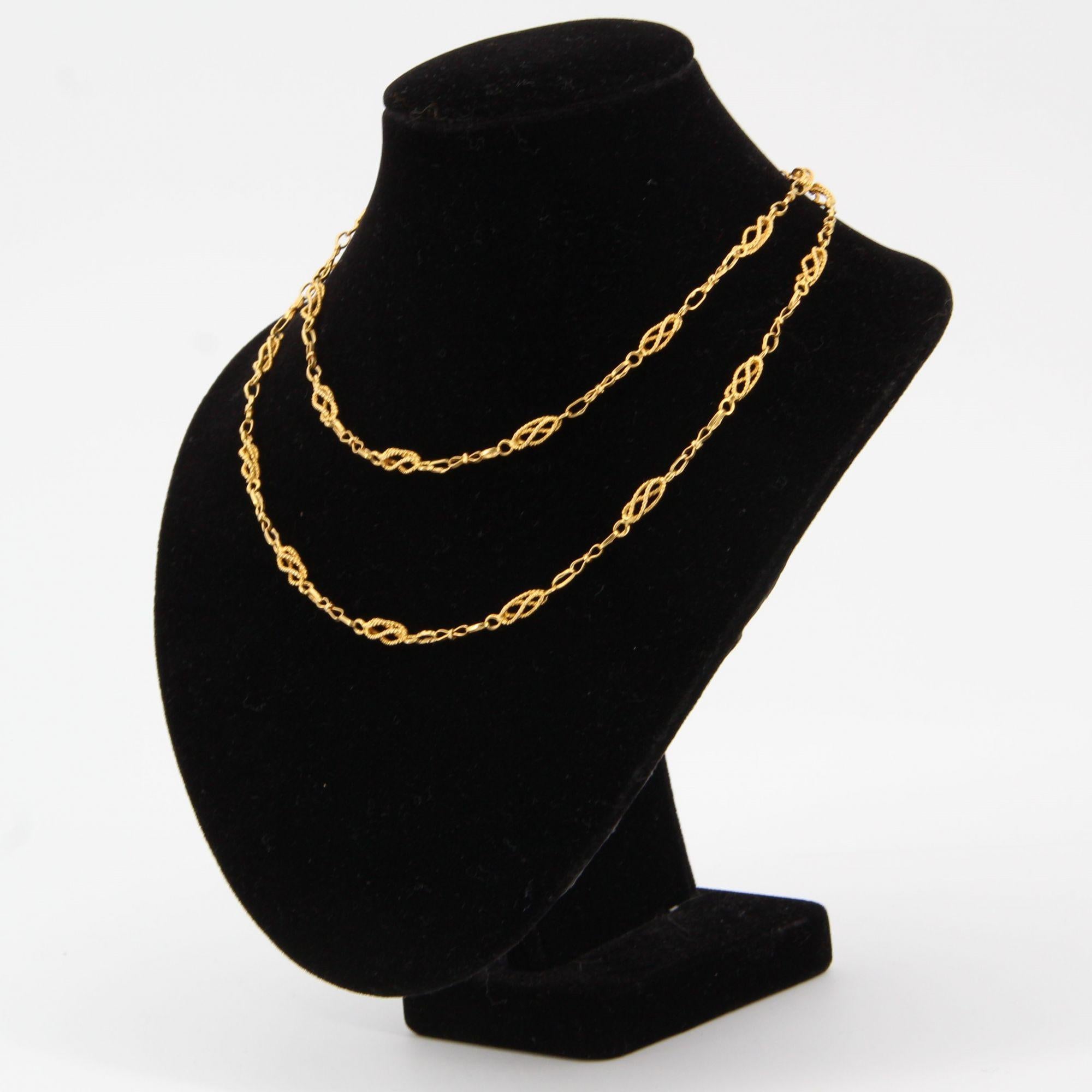 20th Century 18 Karat Yellow Gold Twisted Links Long Necklace In Good Condition For Sale In Poitiers, FR