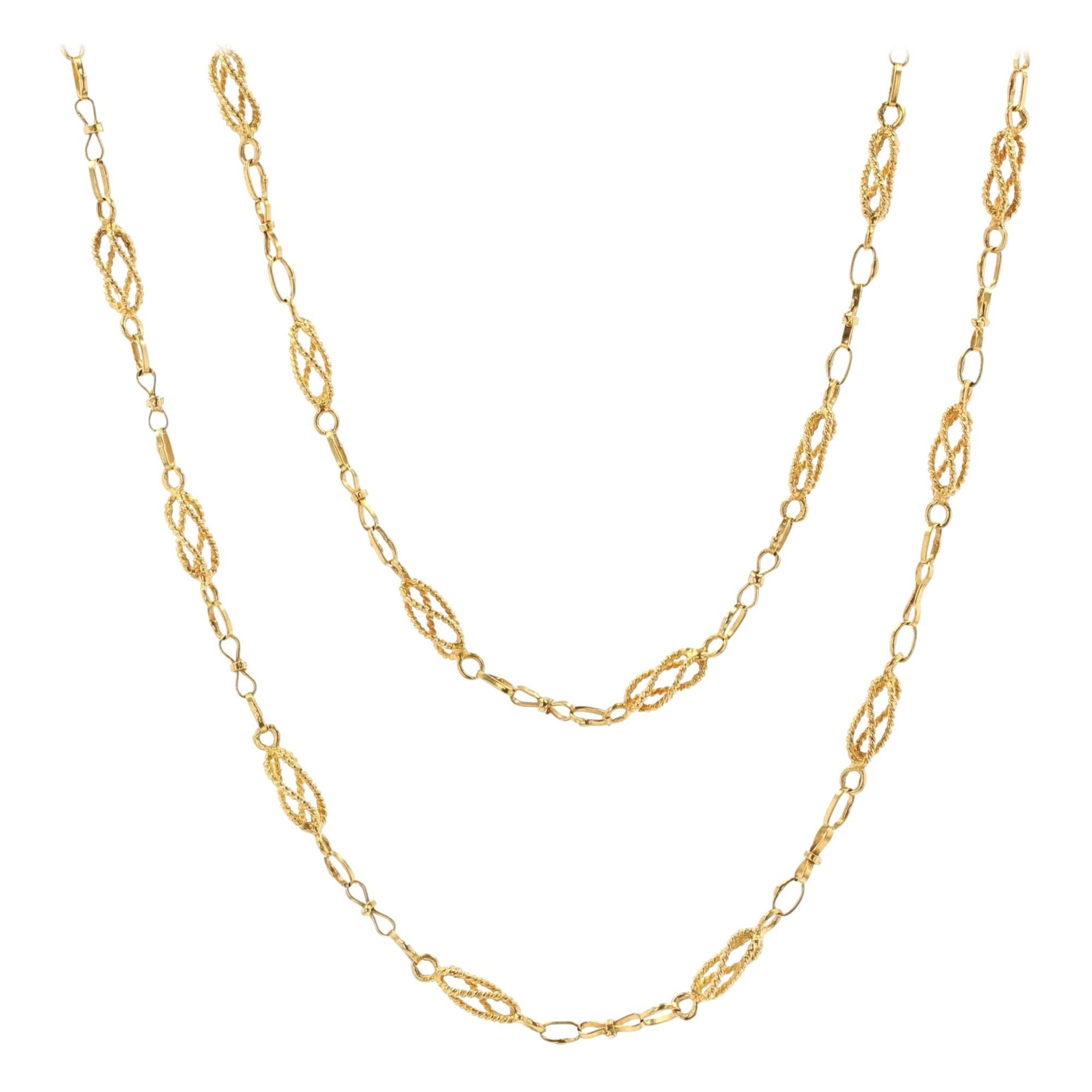 20. Jahrhundert 18 Karat Gelbgold verdrehte Links lange Halskette im Angebot
