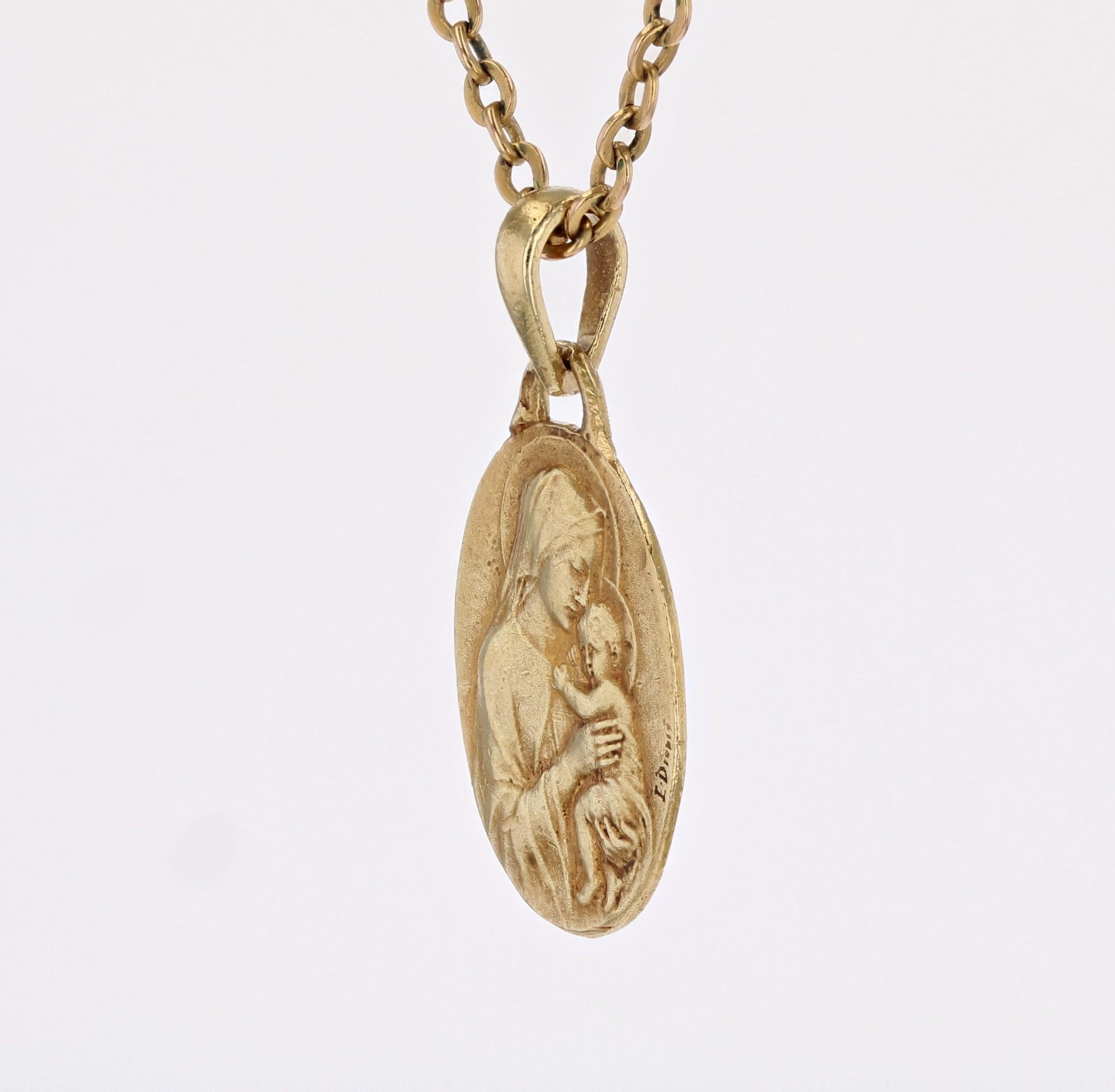 20th Century 18 Karat Yellow Gold Virgin and Child Signed Dropsy Medal Pendant In Good Condition In Poitiers, FR