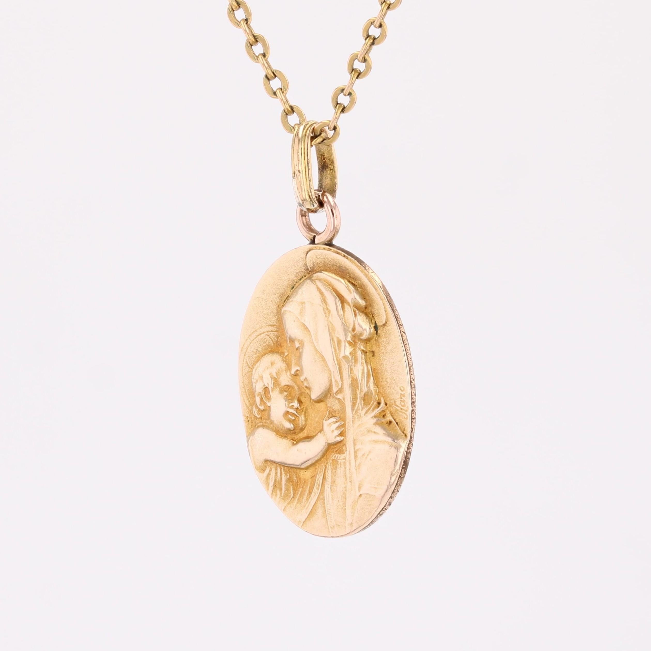 Pendentif Vierge et Child en or jaune 18 carats signé Karo Medal du 20e siècle Bon état - En vente à Poitiers, FR