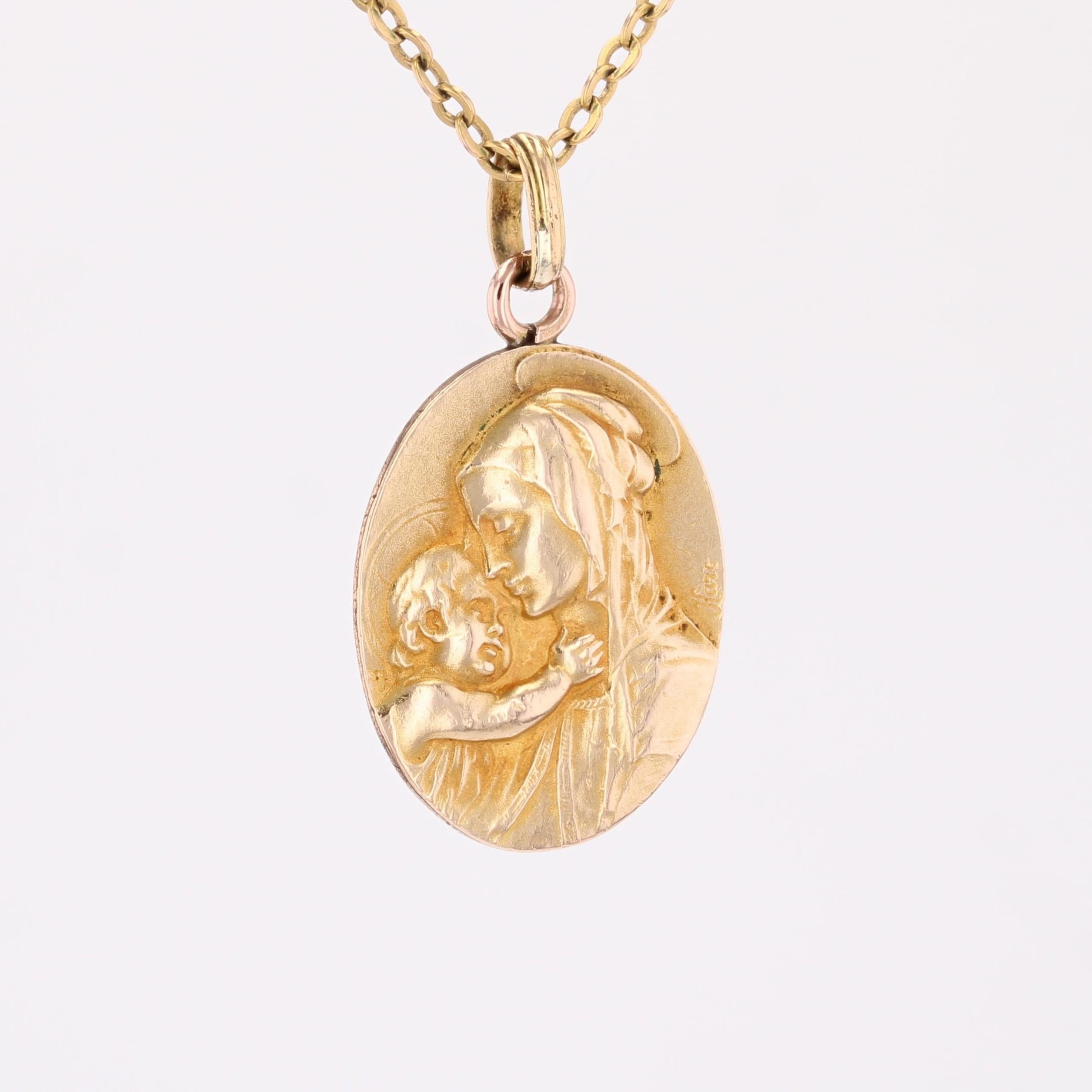 Pendentif Vierge et Child en or jaune 18 carats signé Karo Medal du 20e siècle Pour femmes en vente