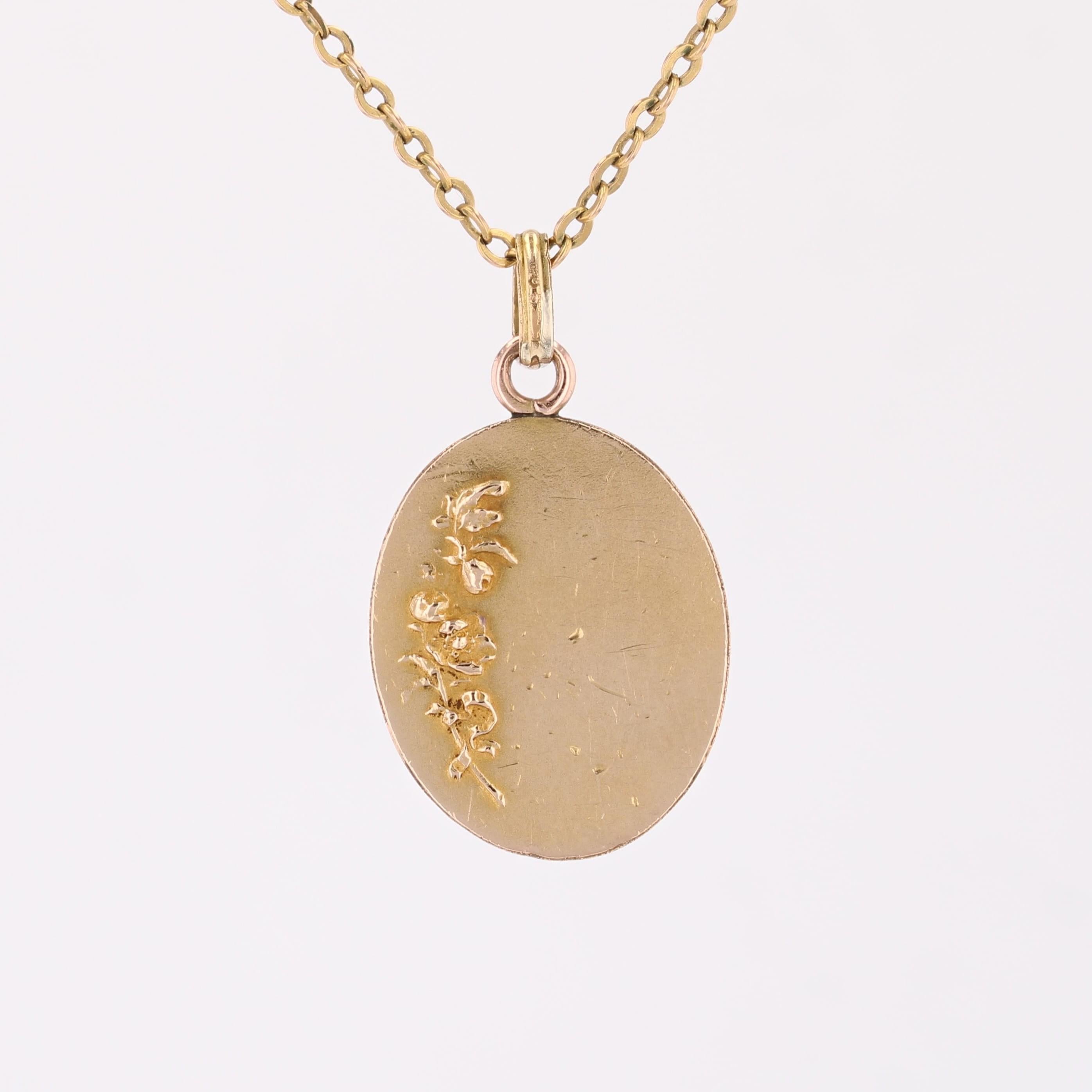 Pendentif Vierge et Child en or jaune 18 carats signé Karo Medal du 20e siècle en vente 3