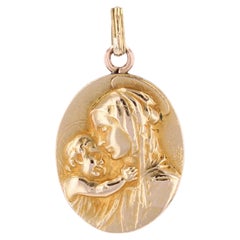 Pendentif Vierge et Child en or jaune 18 carats signé Karo Medal du 20e siècle