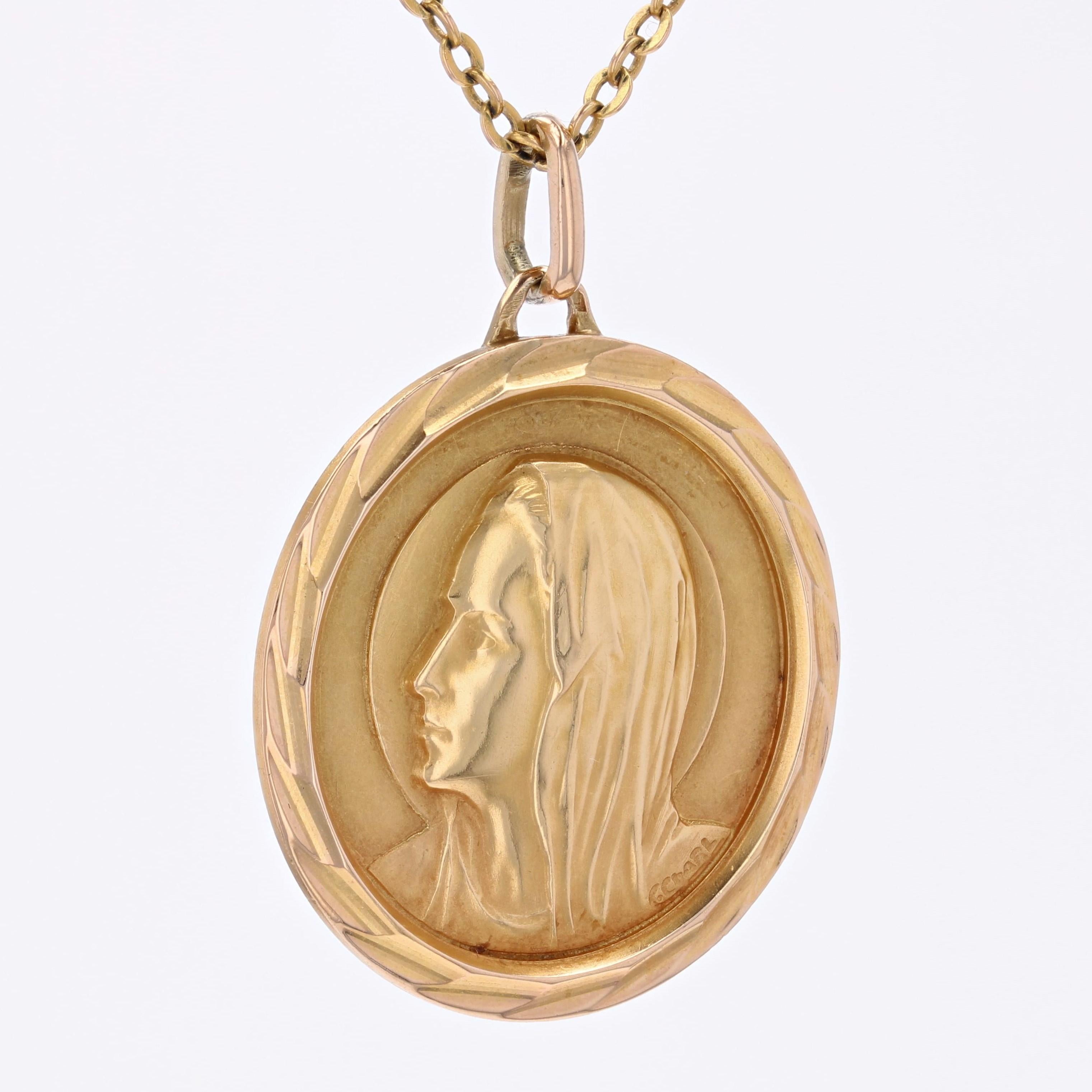 Belle Époque 20th Century 18 Karat Yellow Gold Virgin Mary Haloed Medal For Sale