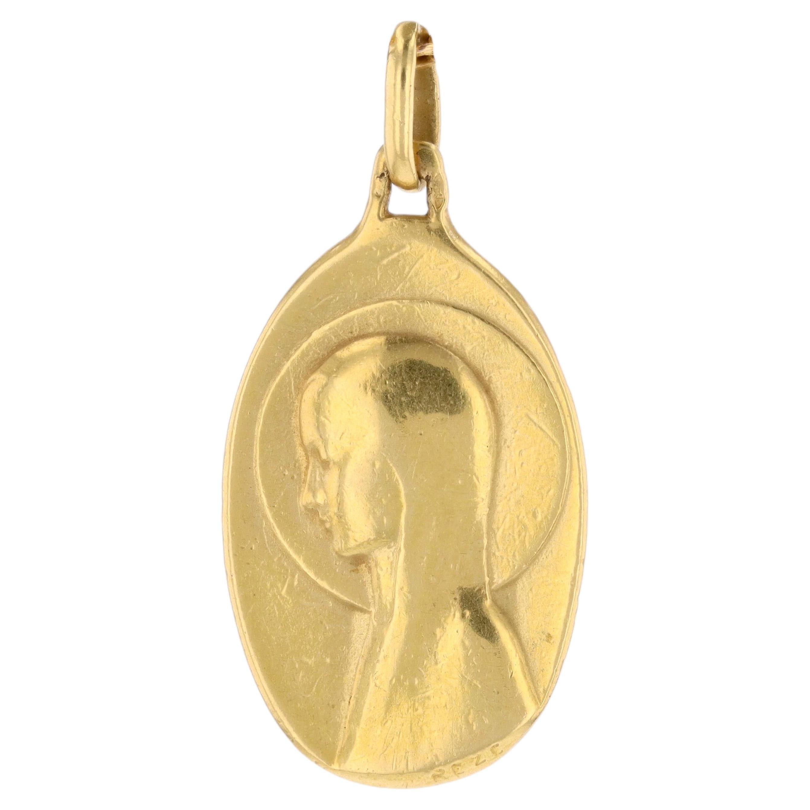 Ciondolo con medaglia della Vergine Maria in oro giallo 18 carati del XX secolo