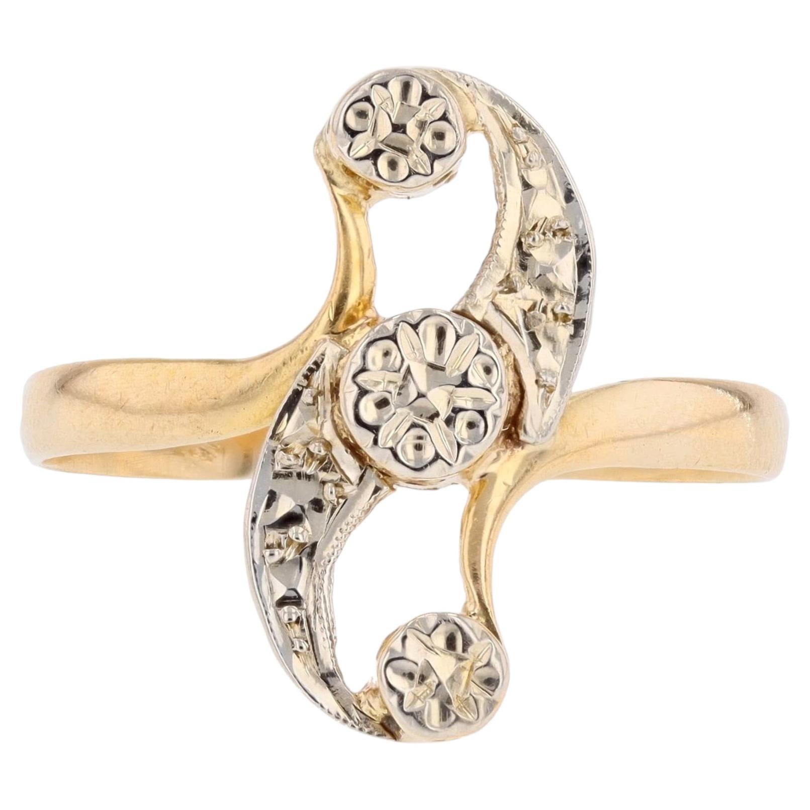 20. Jahrhundert 18 Karat Gelbweißgold Komma Ring im Angebot