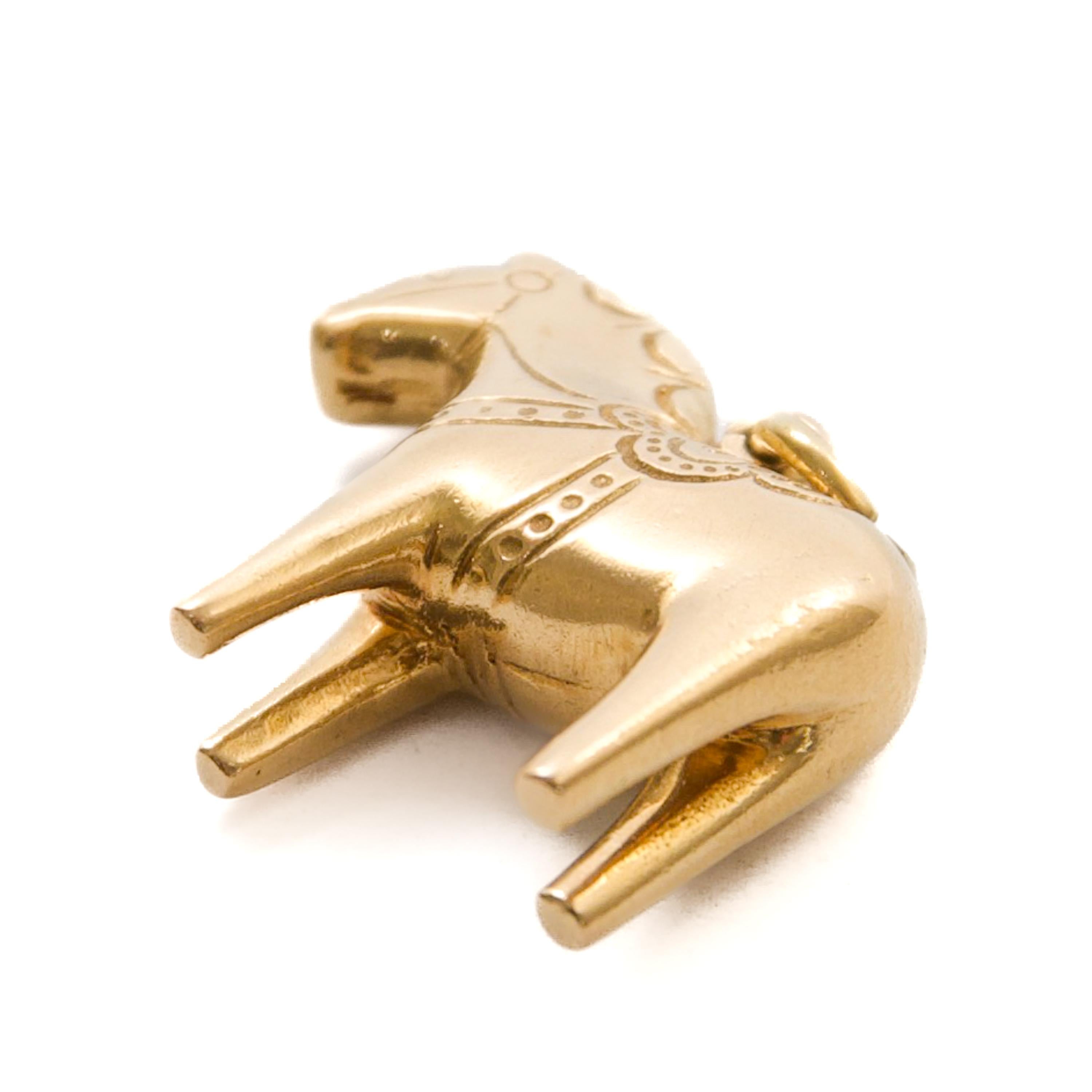 Contemporary 20th Century 18K Gold Three-Dimensional Scandinavian Dala Horse Pendant For Sale