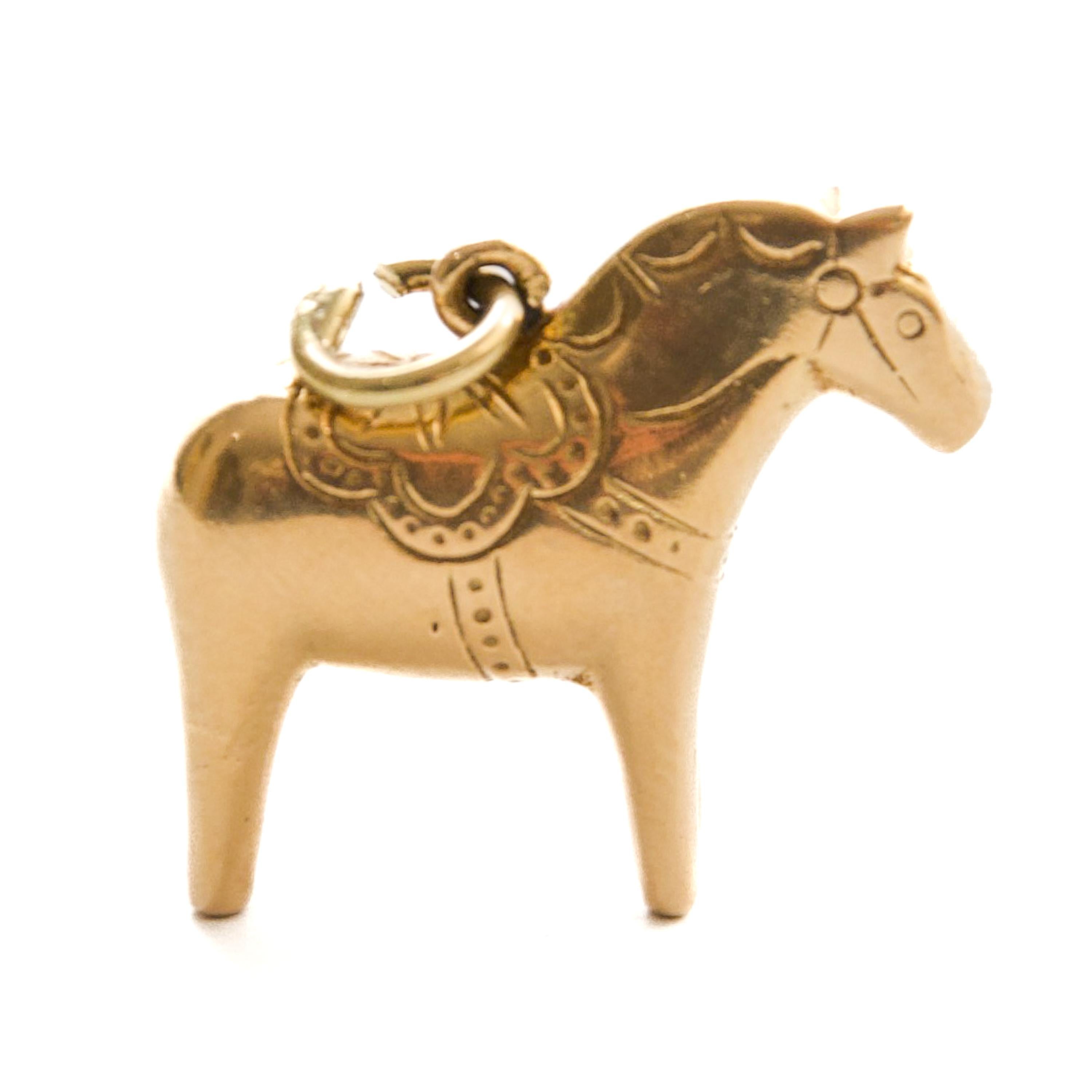 20th Century 18K Gold Three-Dimensional Scandinavian Dala Horse Pendant In Good Condition For Sale In Rotterdam, NL