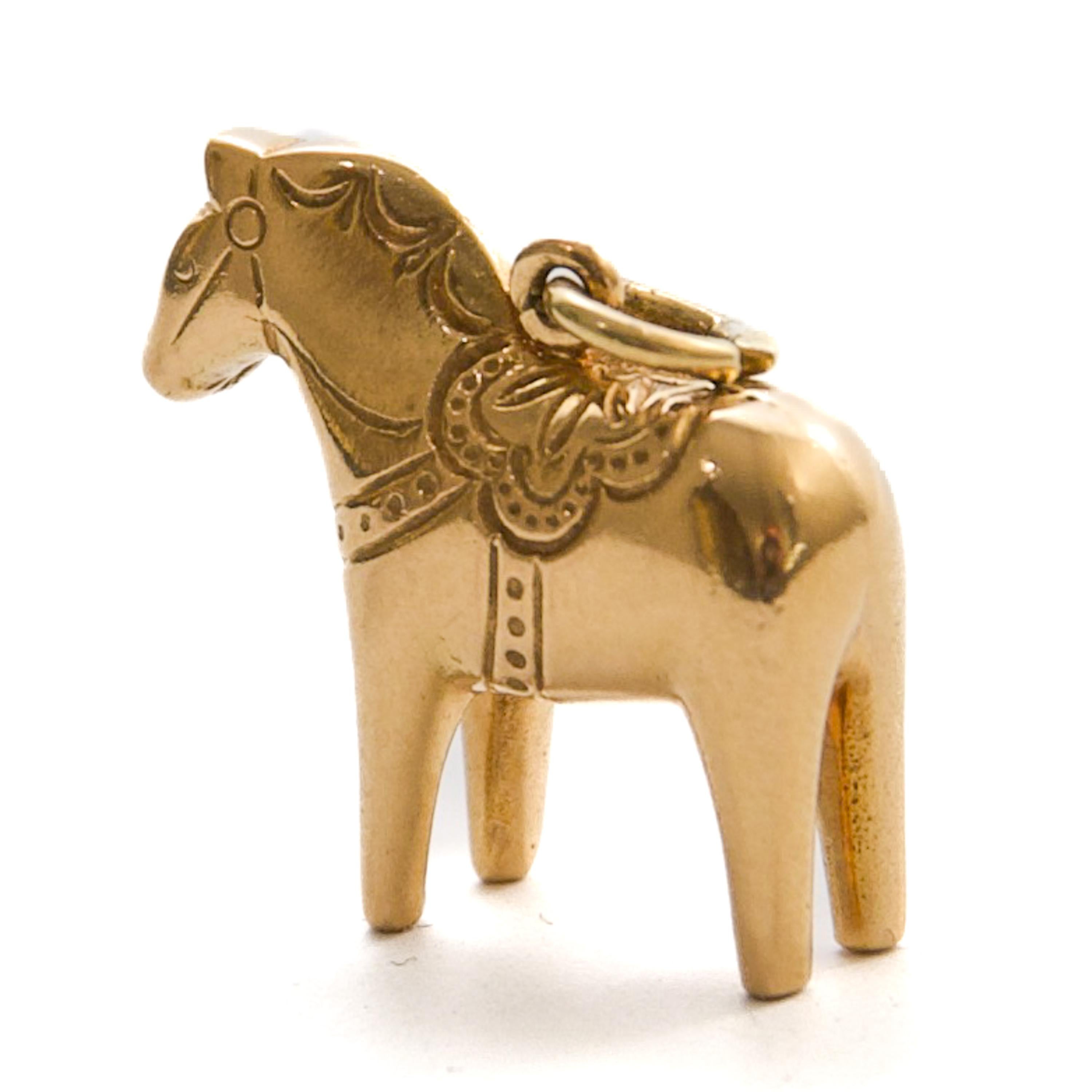 Women's or Men's 20th Century 18K Gold Three-Dimensional Scandinavian Dala Horse Pendant For Sale