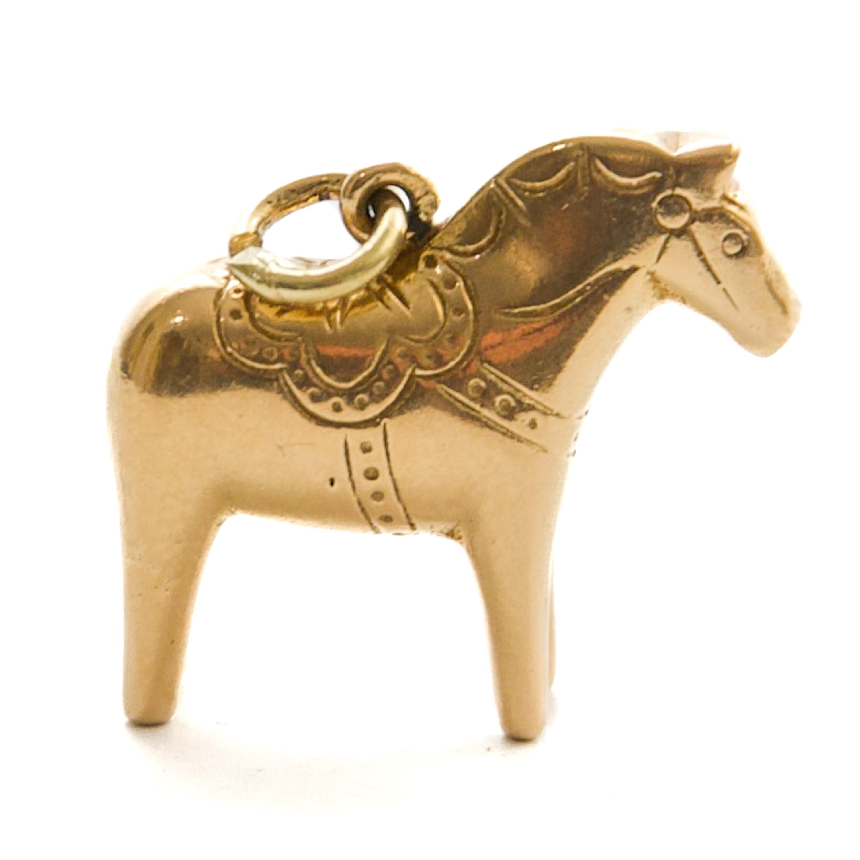 20th Century 18K Gold Three-Dimensional Scandinavian Dala Horse Pendant For Sale 1