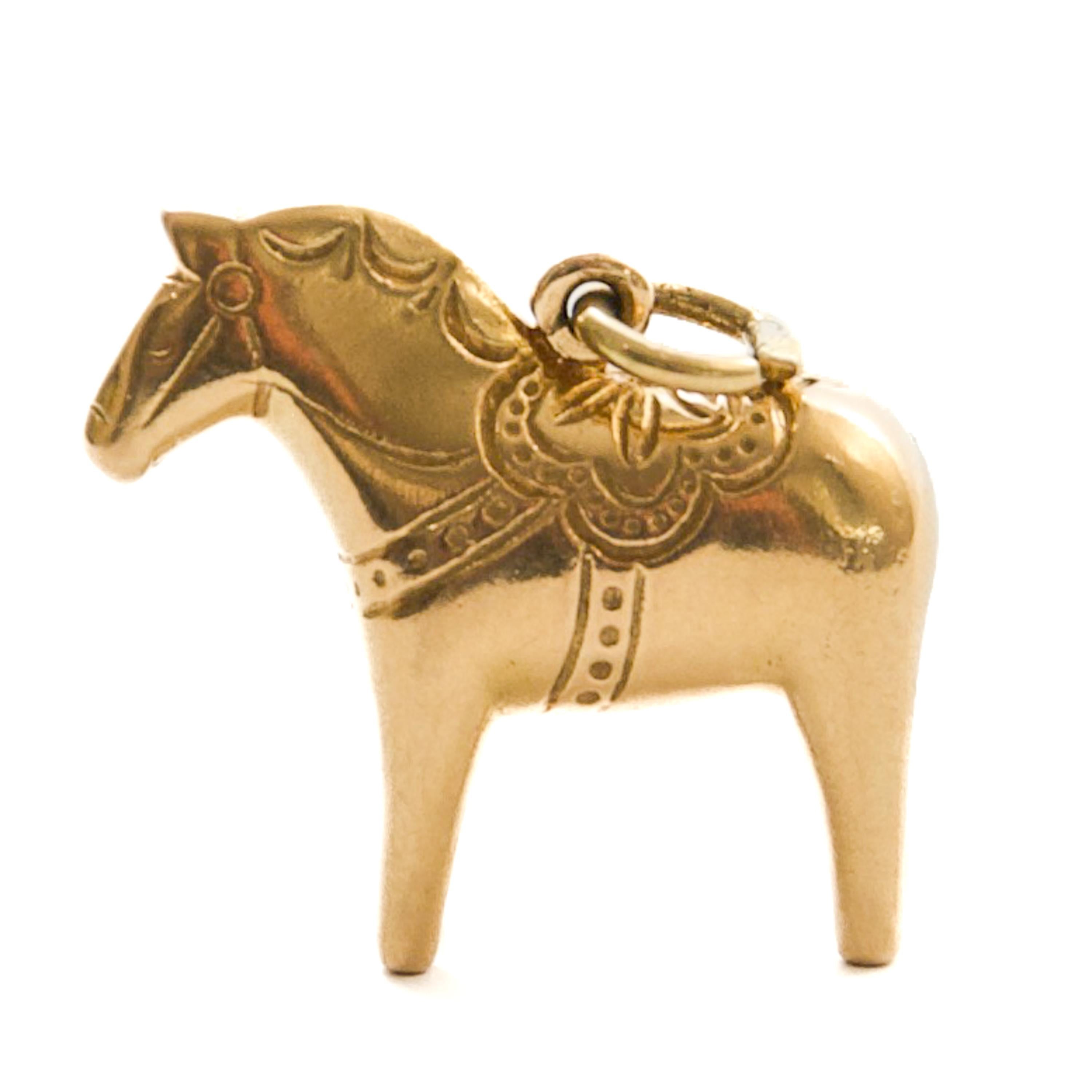 20th Century 18K Gold Three-Dimensional Scandinavian Dala Horse Pendant For Sale 3