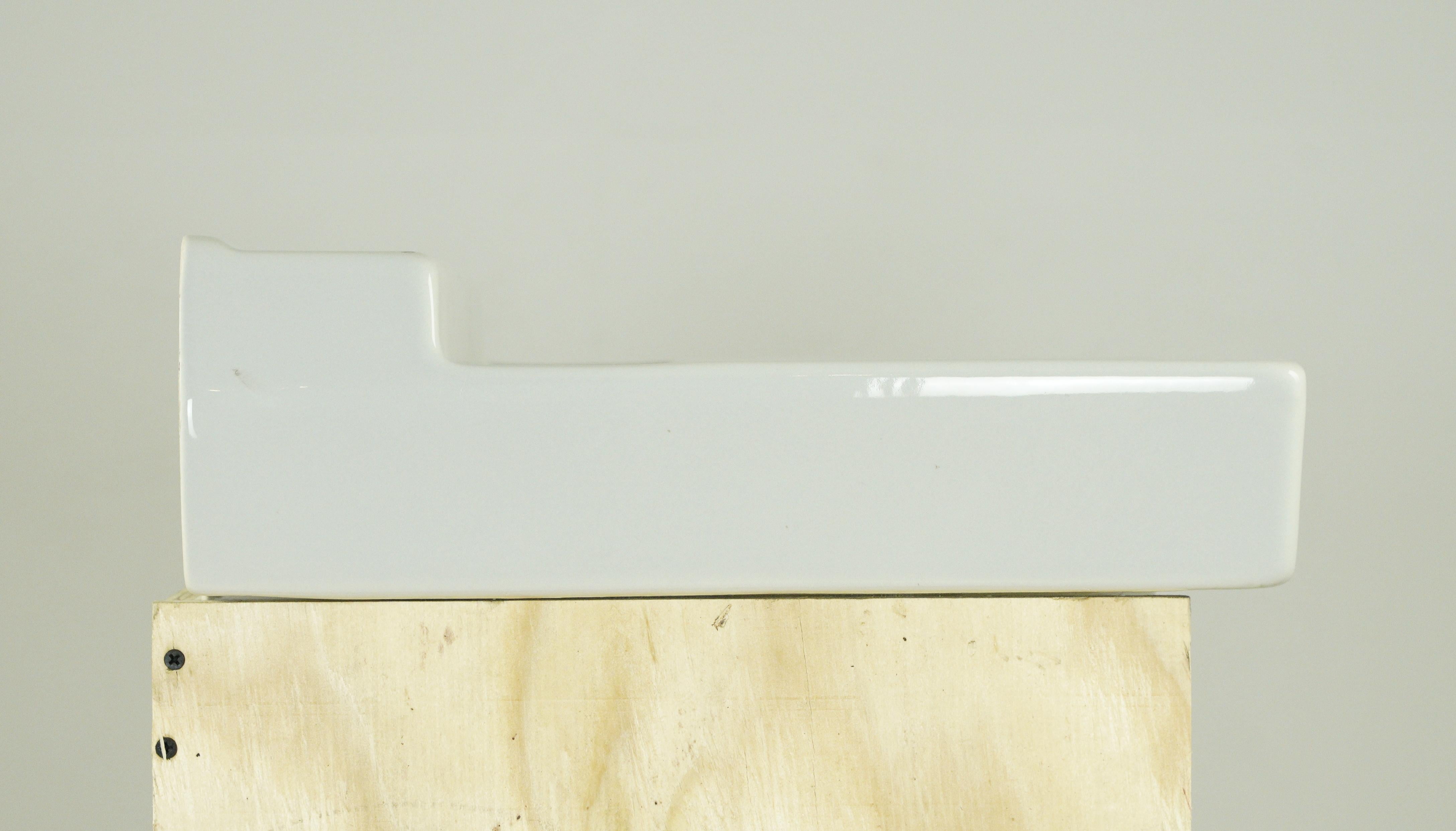 20th Century 19.25 in. White Ceramic Wall Sink For Sale 1