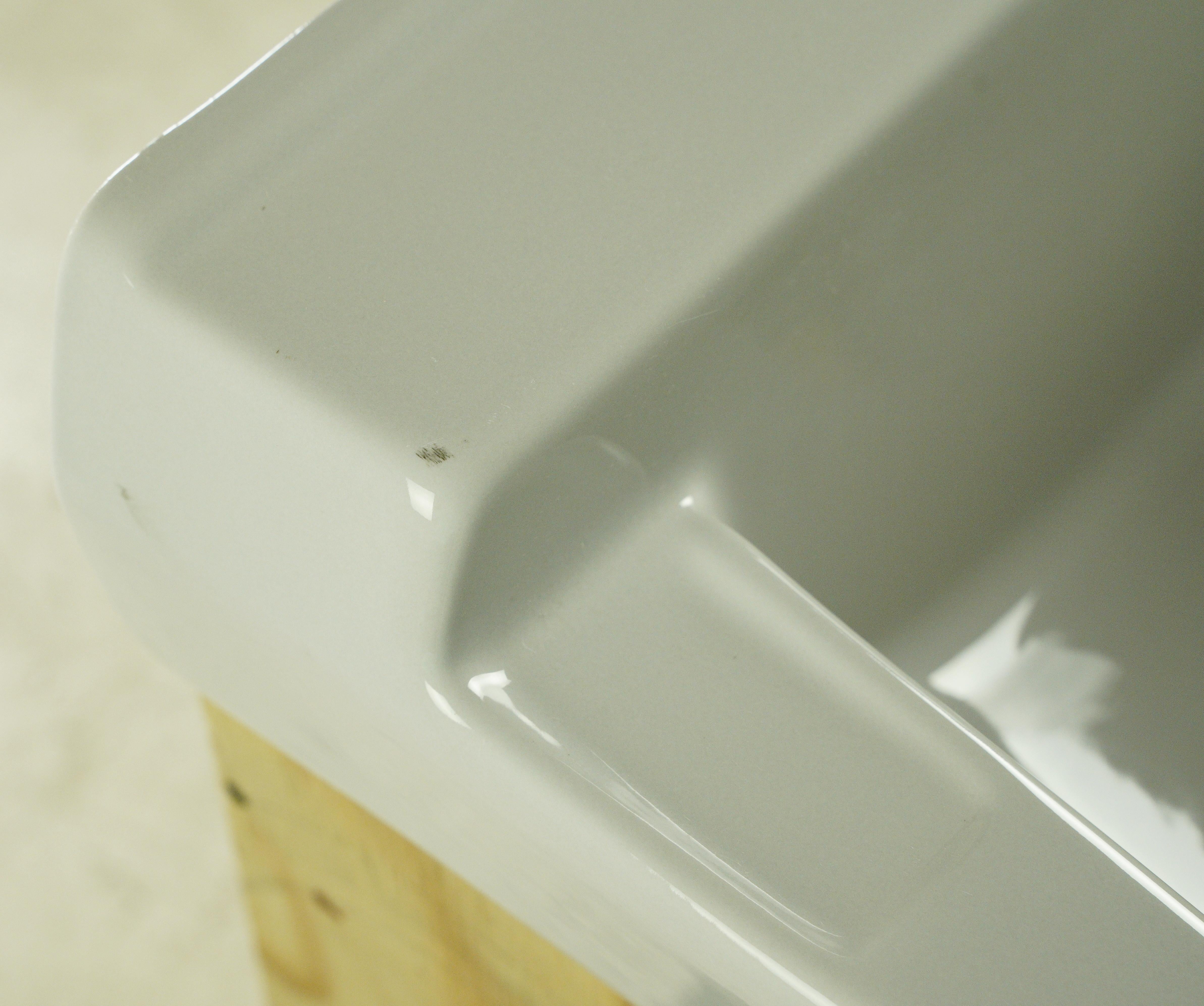 20th Century 19.25 in. White Ceramic Wall Sink For Sale 3