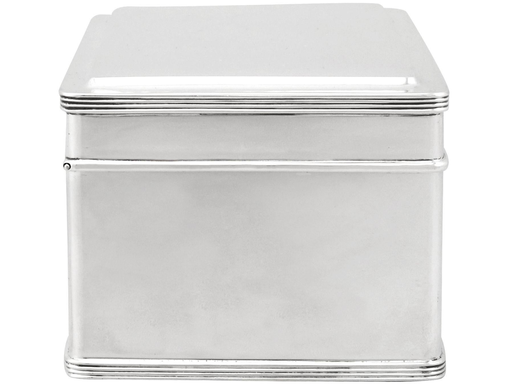 20th Century 1933 Antique Dutch Silver Biscuit Box In Excellent Condition In Jesmond, Newcastle Upon Tyne