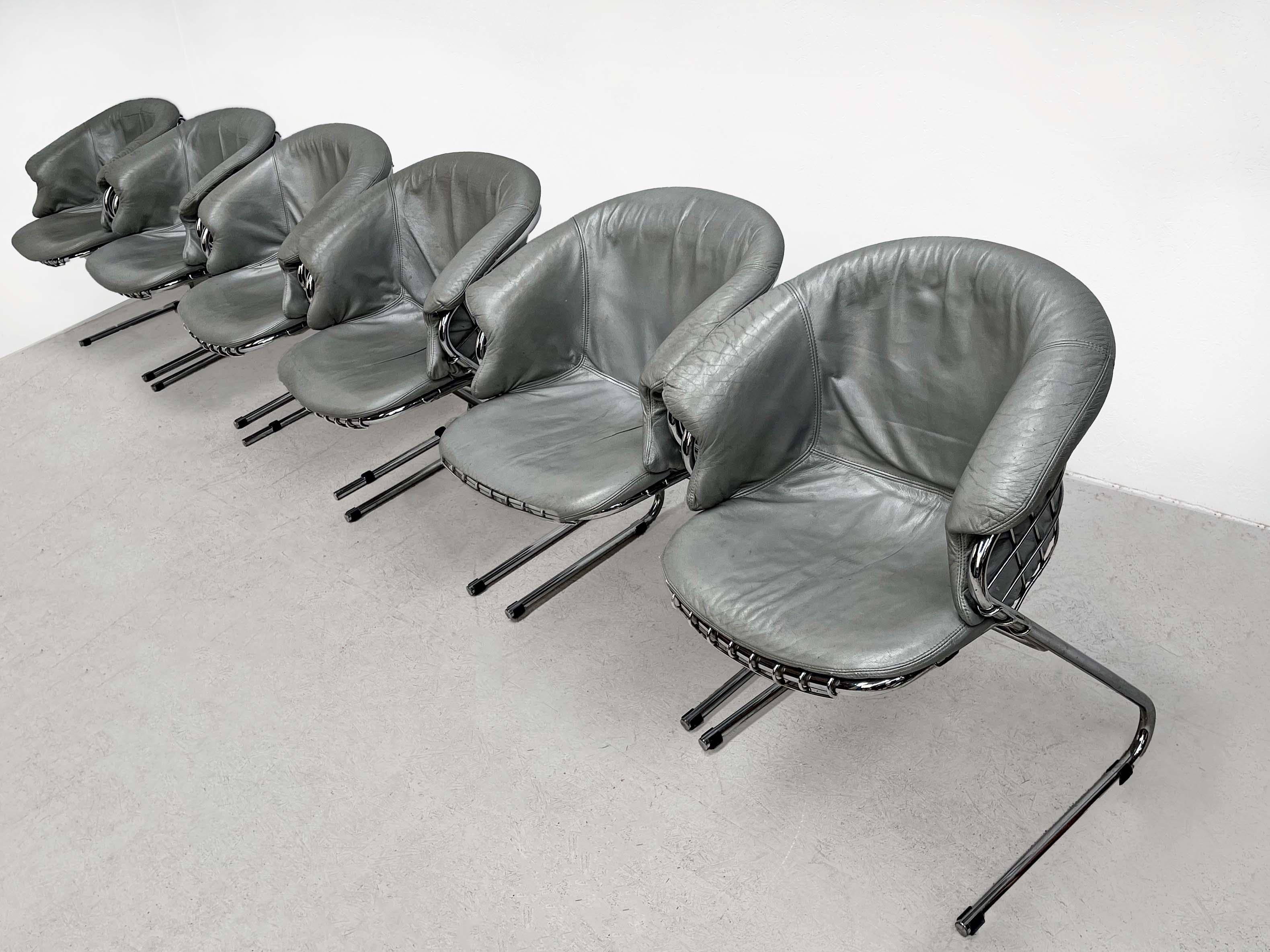 Set of six steel tubular dining chairs model ‘Flynn’ designed by Gastone Rinaldi for RIMA.

These chairs were manufactured in Italy.

The chairs have a cushion made of a very nice leather. The chairs are in good conditon, the leather show small