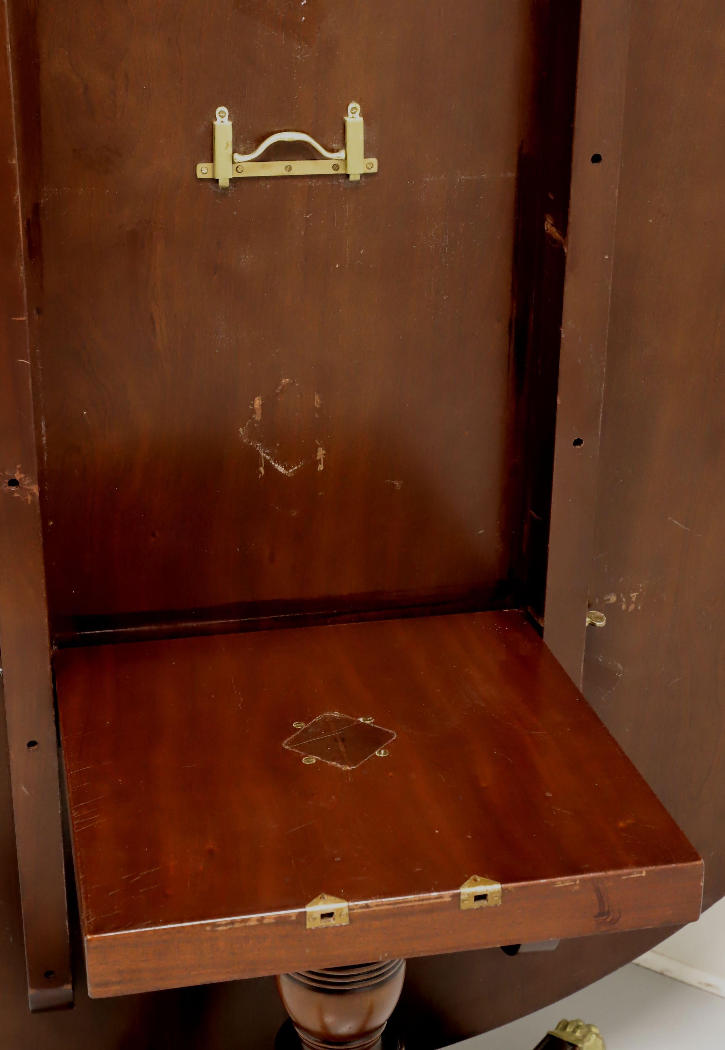 20th Century Round Banded Mahogany Single Pedestal Tilt-Top Dining Table 4