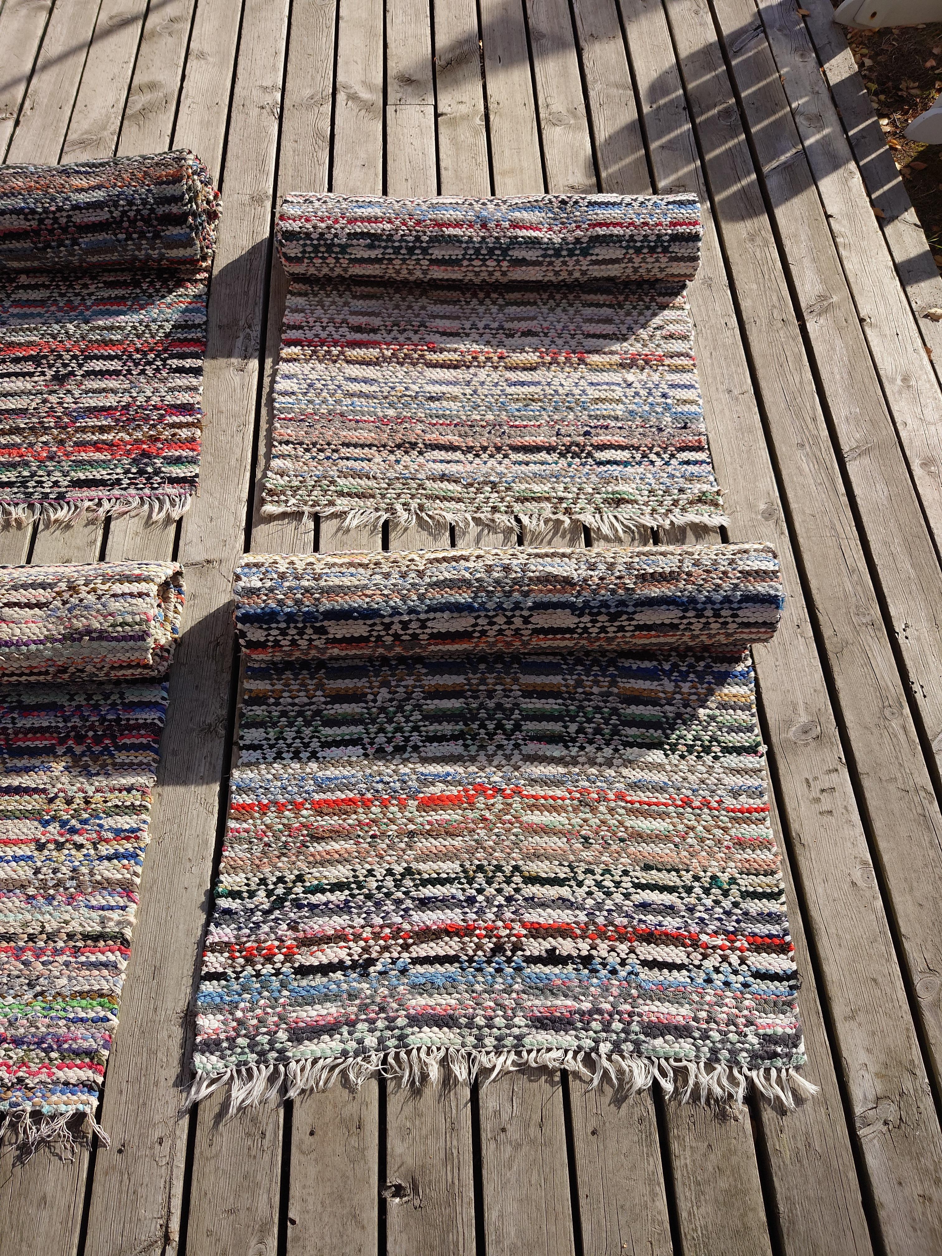 20. Jahrhundert, ein Satz von vier handgewebten schwedischen Rag-Teppichen (Schwedisch) im Angebot