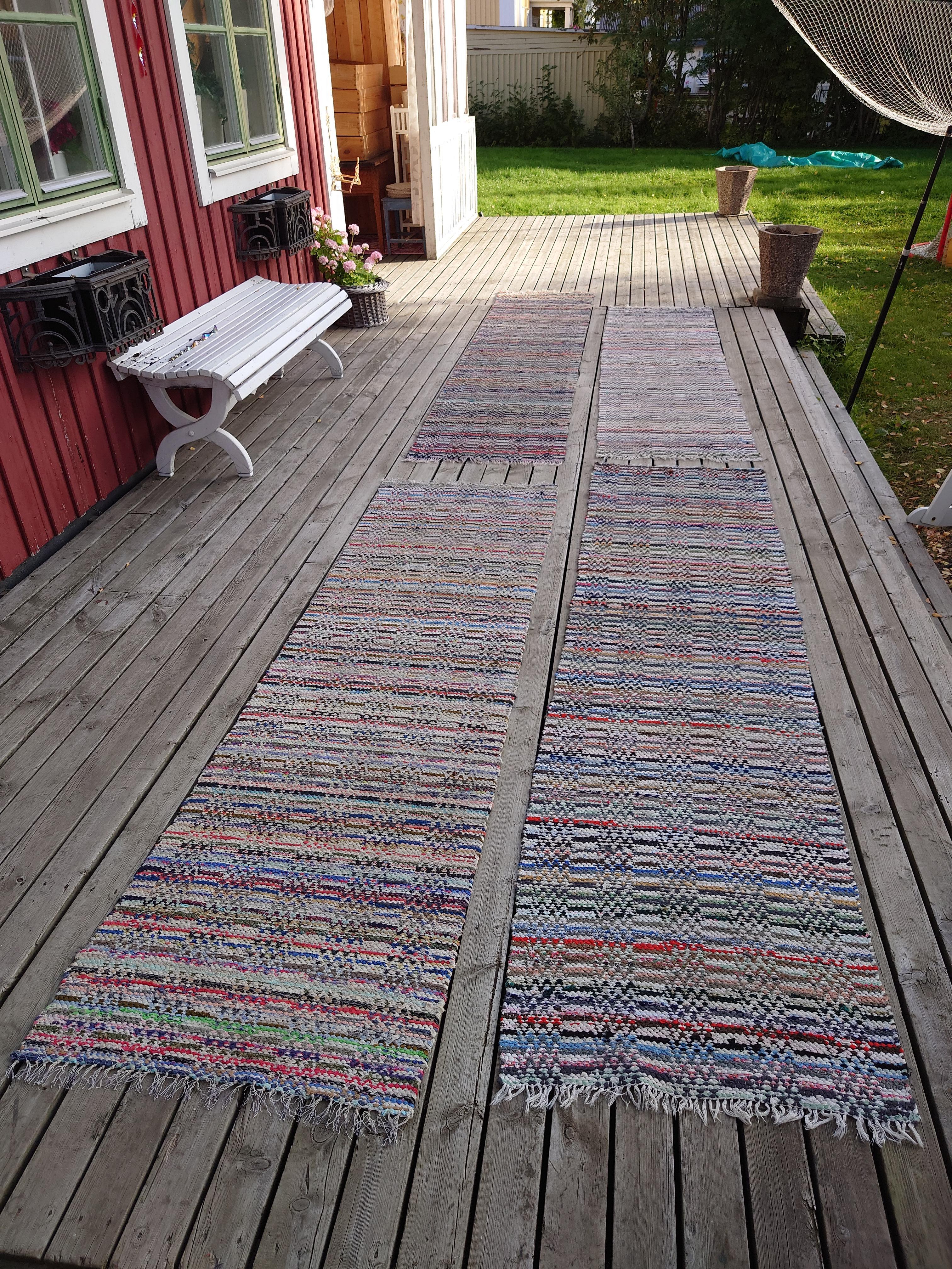 20. Jahrhundert, ein Satz von vier handgewebten schwedischen Rag-Teppichen (Handgewebt) im Angebot