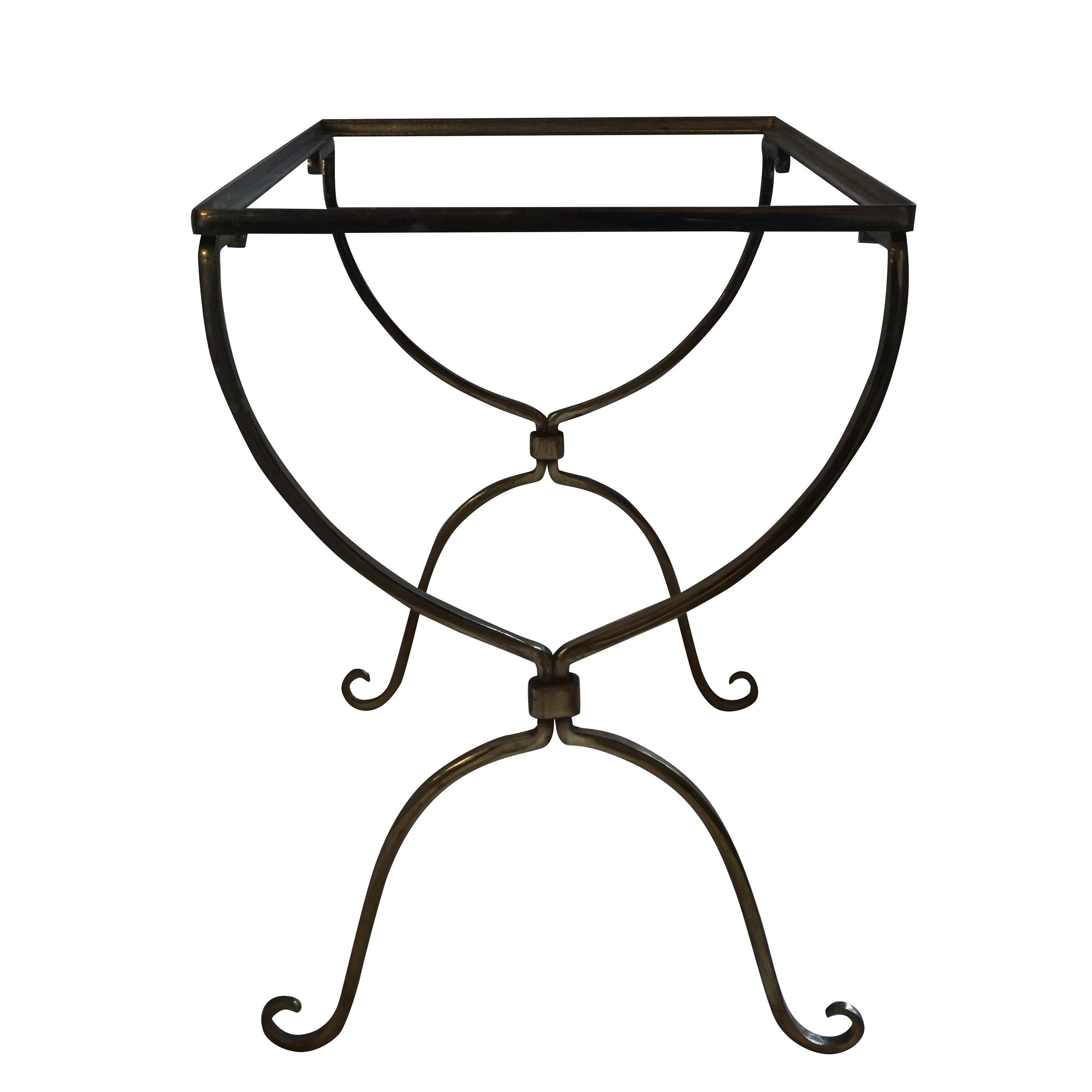 Set di tre tavolini in ottone e vetro del 20° secolo, in oro, francese e vintage in vendita 5