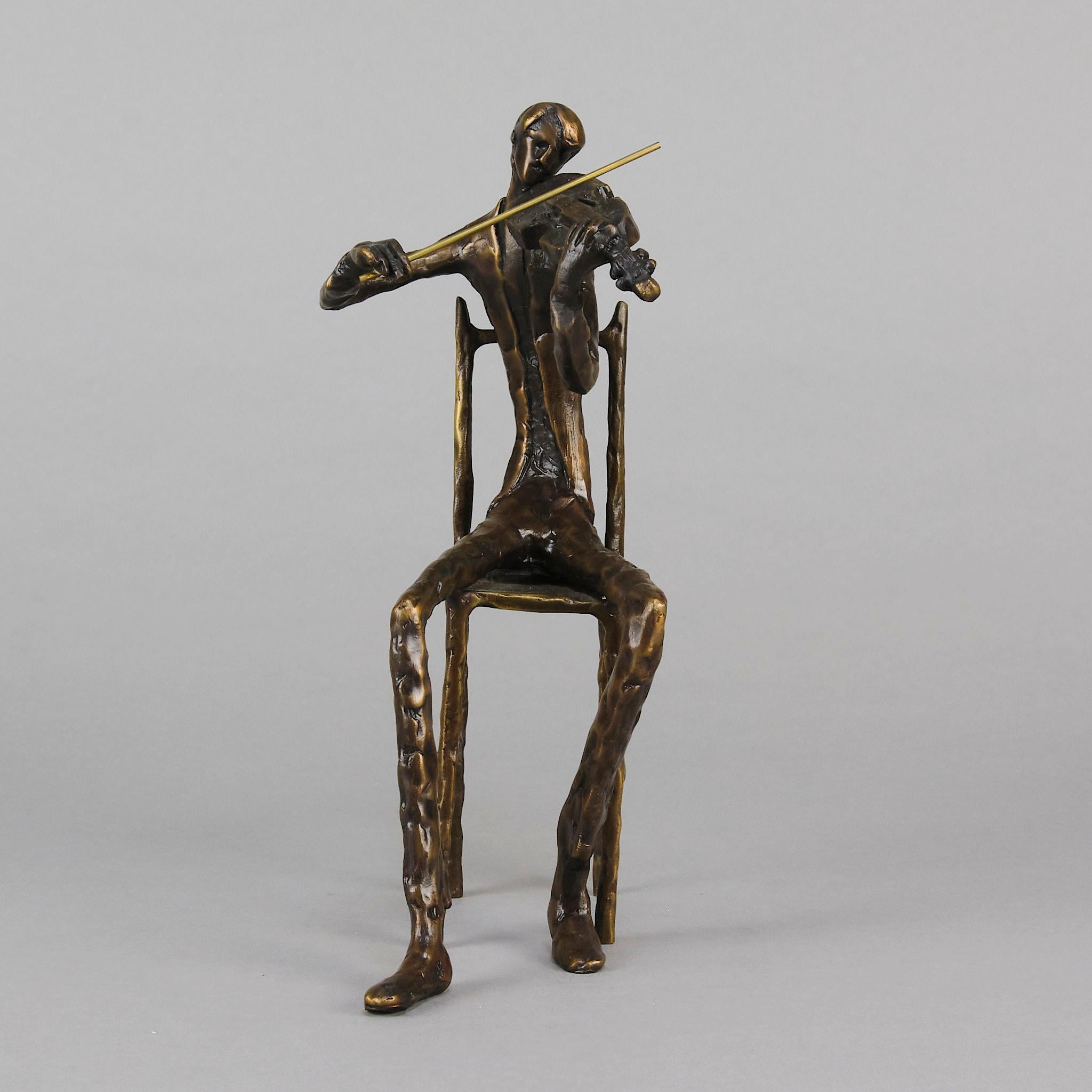 Sculpture abstraite du 20e siècle « Violoniste assis » de Bernard Kim en vente 3