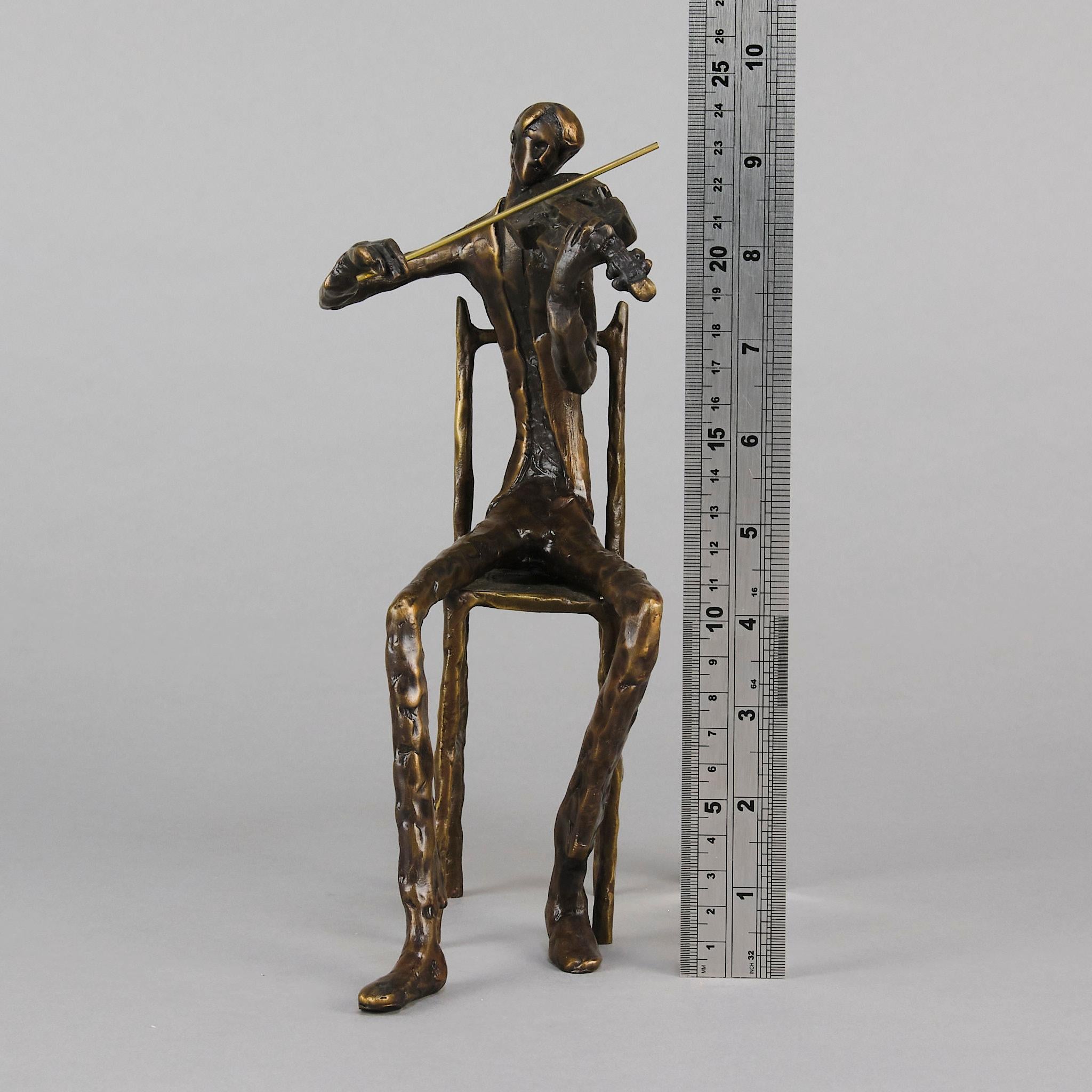 Sculpture abstraite du 20e siècle « Violoniste assis » de Bernard Kim en vente 4