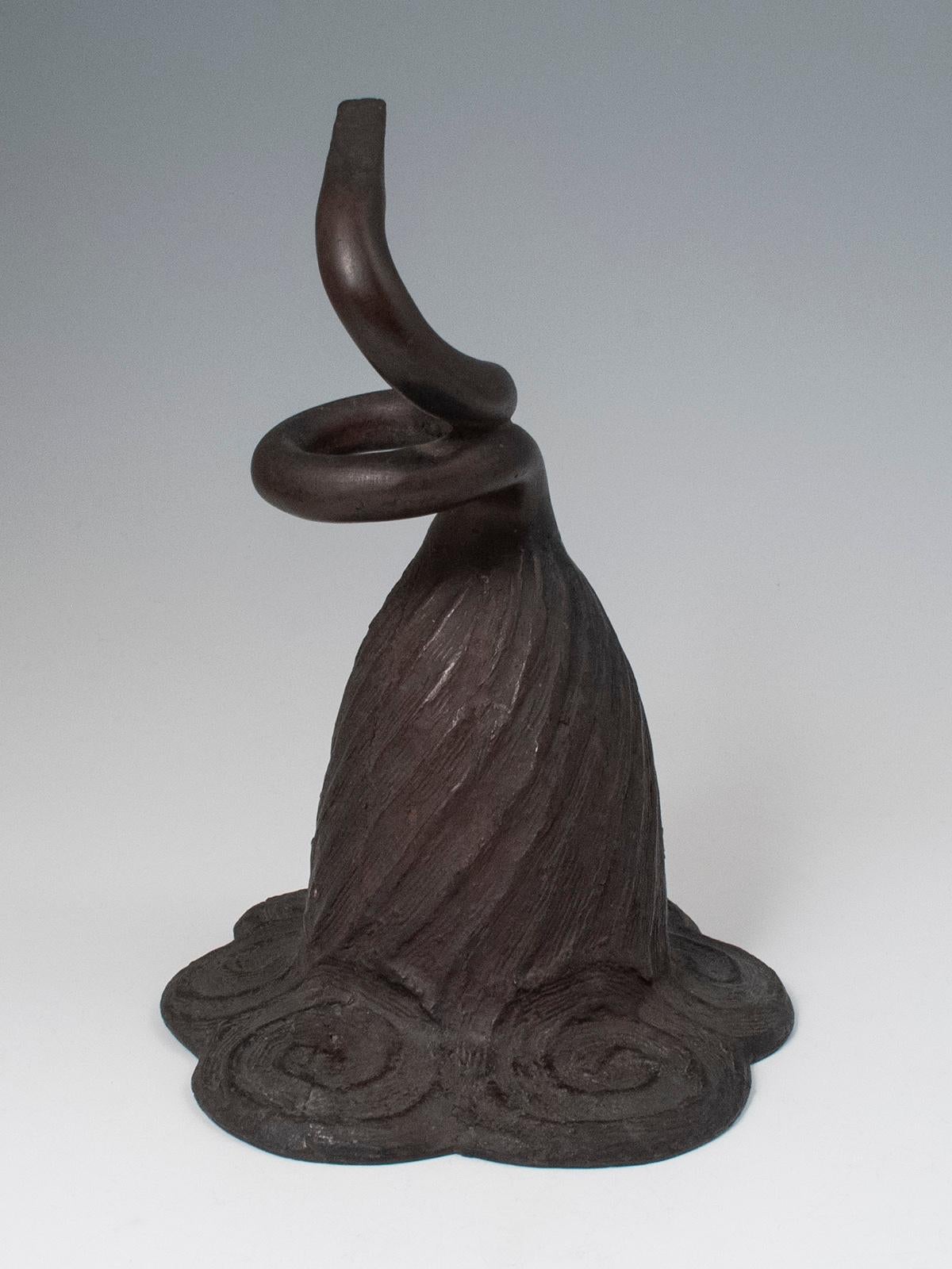 20e siècle Sculpture abstraite creuse en fer, Japon

Cette lourde sculpture creuse en fer, réalisée par un ferronnier japonais inconnu, est impressionnante sous tous les angles. Il mesure 9 pouces de haut par 9 pouces de long (22,8 par 22,8 cm).




