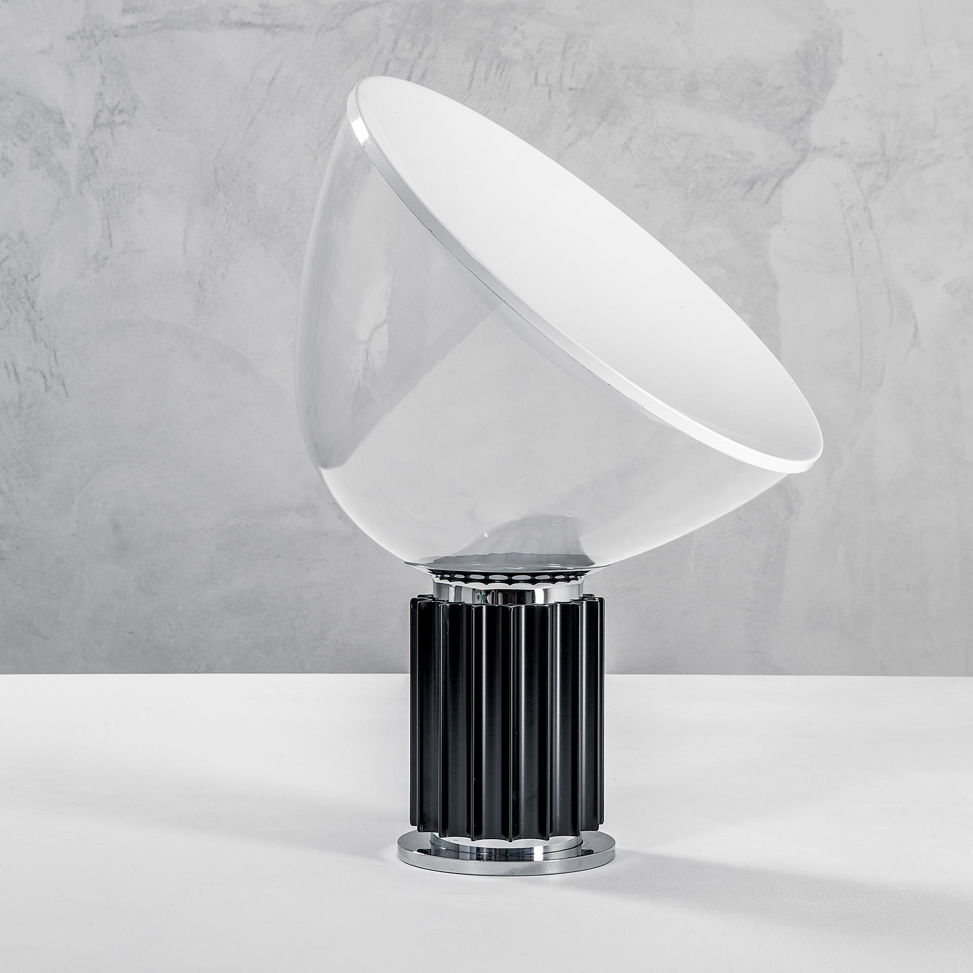 Mid-Century Modern 20th Century Achille and Pier Giacomo Castiglioni Table Lamp Taccia for Flos For Sale