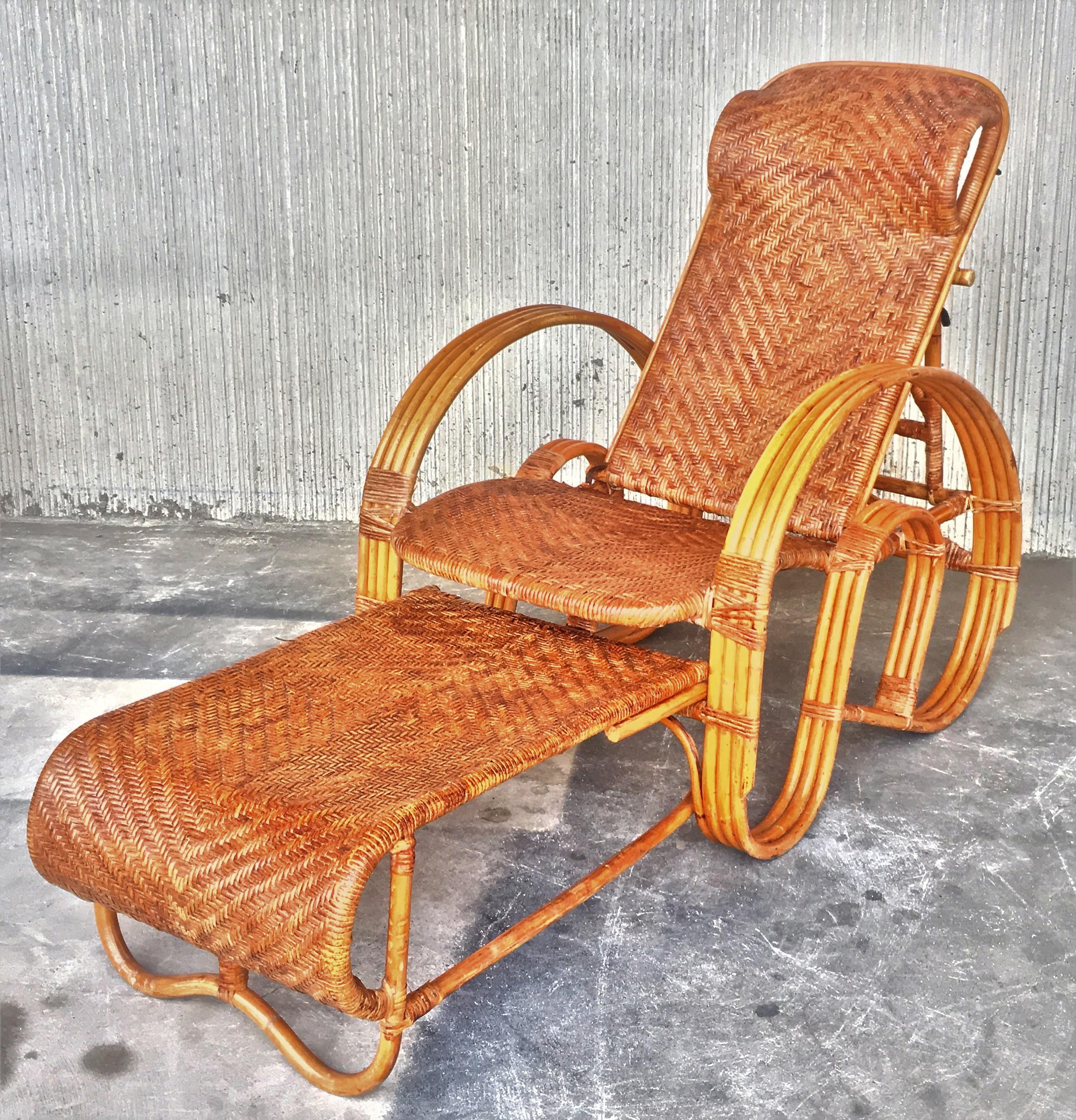 20th Century Adjustable Bentwood and Rattan Chaise Longue  with Ottoman Inserted In Good Condition For Sale In Miami, FL