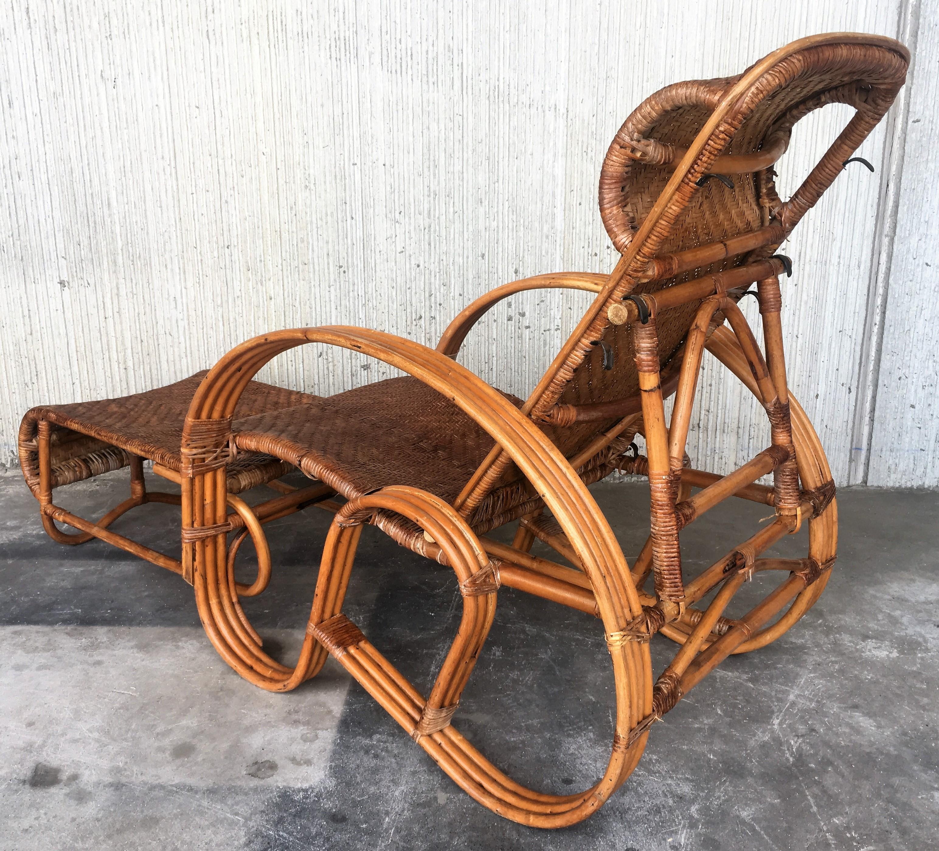 20th Century Adjustable Bentwood and Rattan Chaise Longue  with Ottoman Inserted For Sale 2