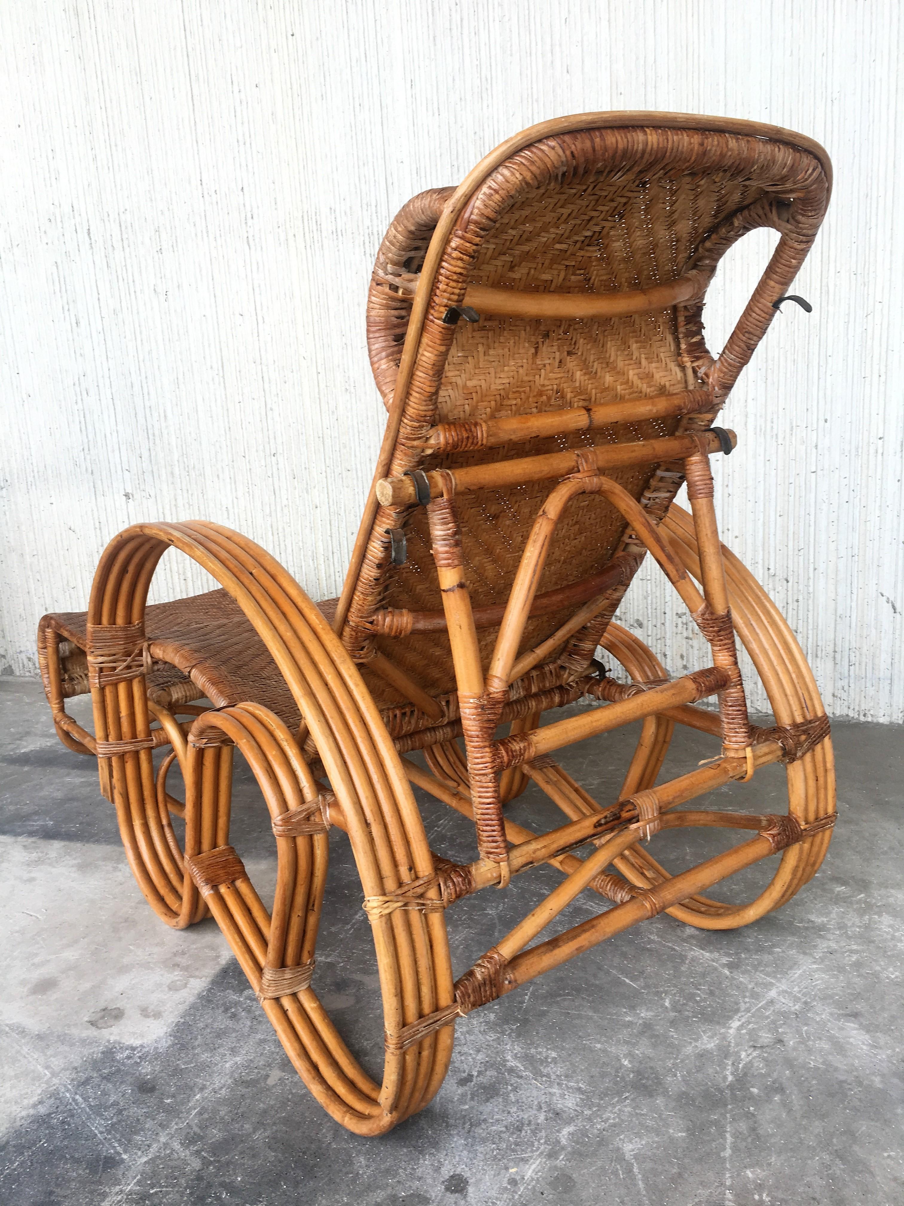 Chaise longue réglable en bentwood et rotin du 20e siècle  avec Ottoman Inséré en vente 2
