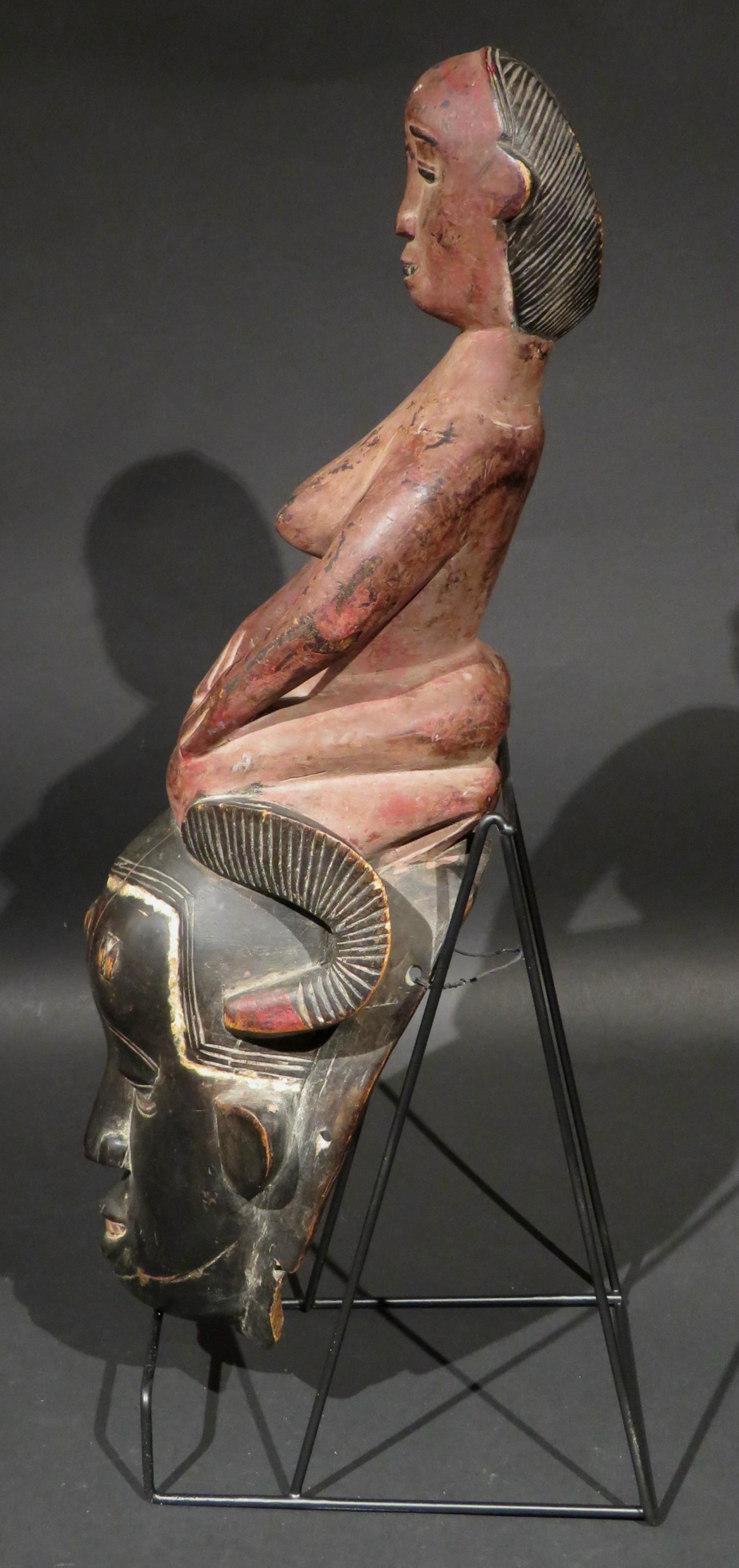 Tribale Maschera della fertilità africana intagliata a mano della metà del XX secolo, popolo Akan in vendita