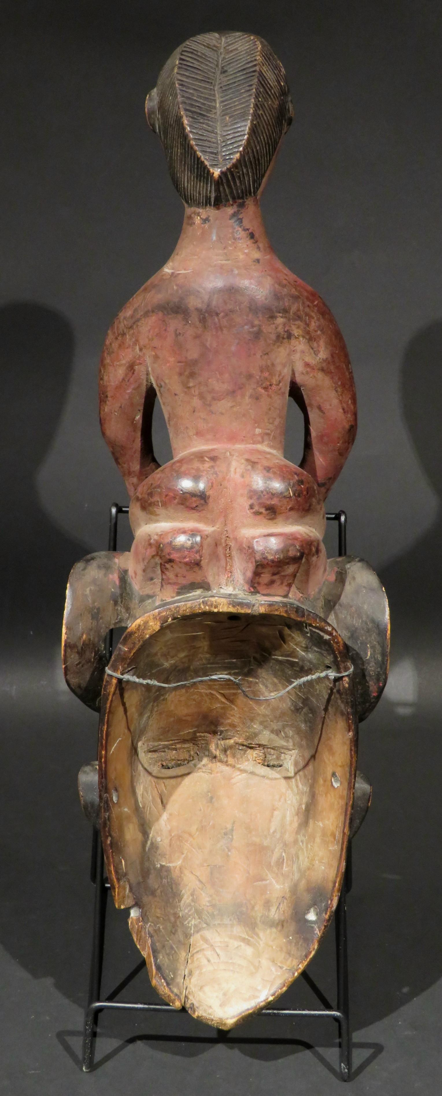 Ivoriano Maschera della fertilità africana intagliata a mano della metà del XX secolo, popolo Akan in vendita