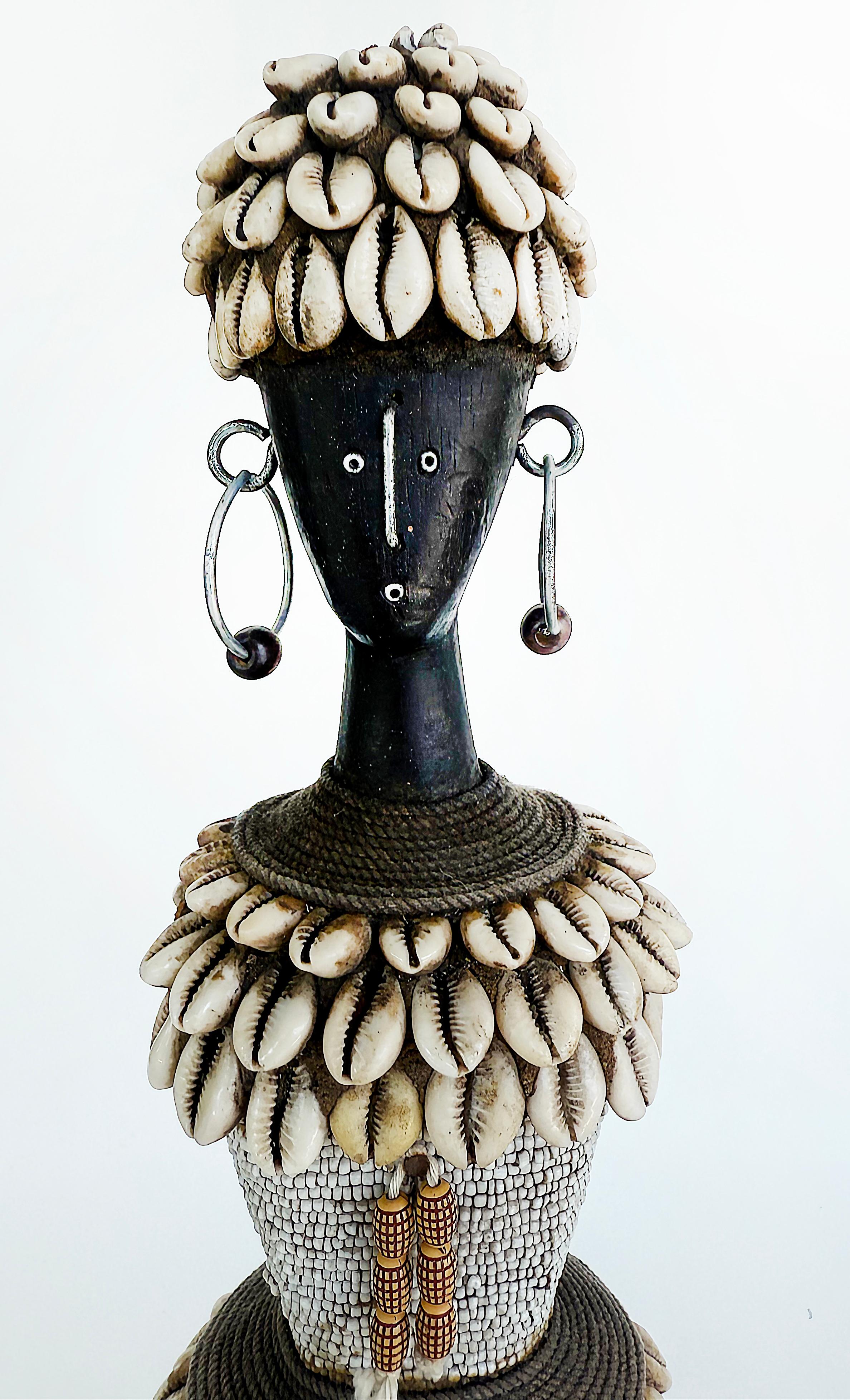 Muñeca Namji Africana Camerunesa del Siglo XX para la Prosperidad, la Salud y la Fertilidad Tribal en venta