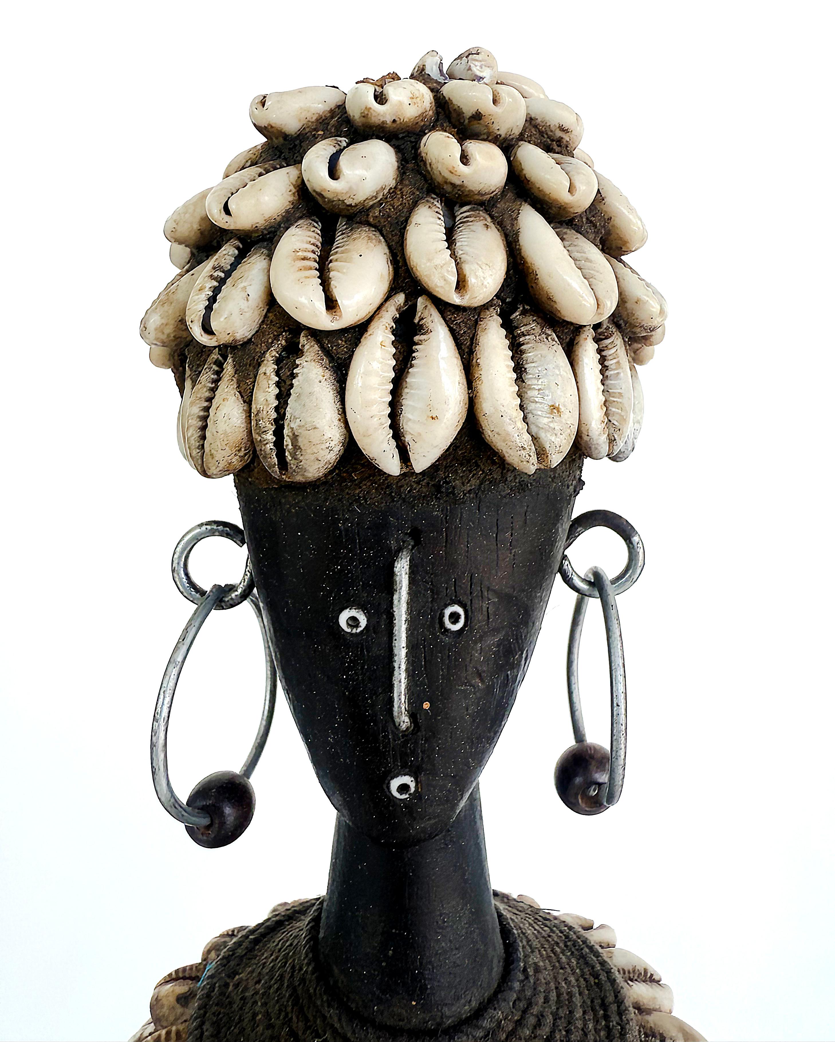 Muñeca Namji Africana Camerunesa del Siglo XX para la Prosperidad, la Salud y la Fertilidad Con cuentas en venta